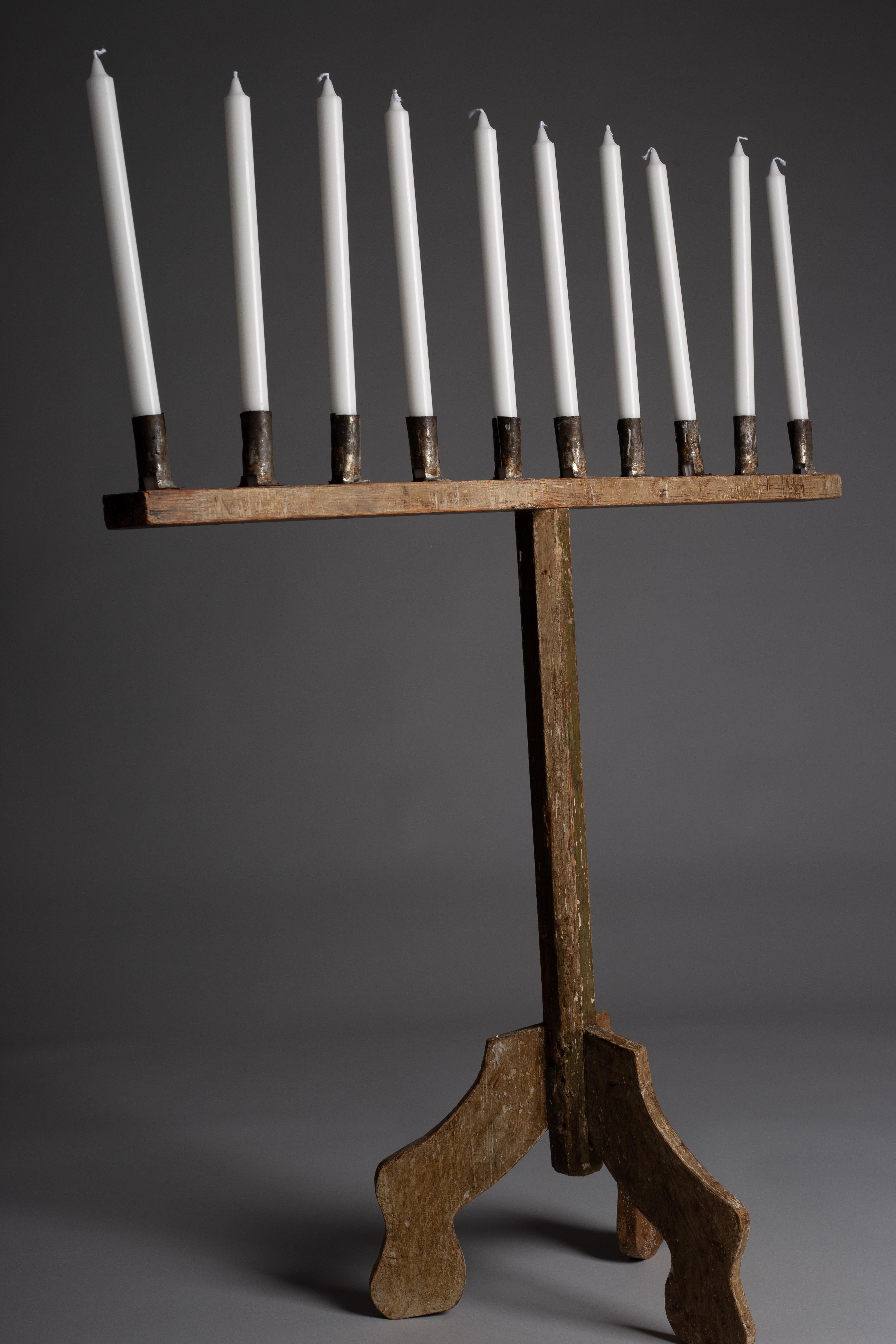 Gran candelabro antiguo finlandés de madera del siglo XIX en Bueno estado para la venta en Turku, Varsinais-Suomi