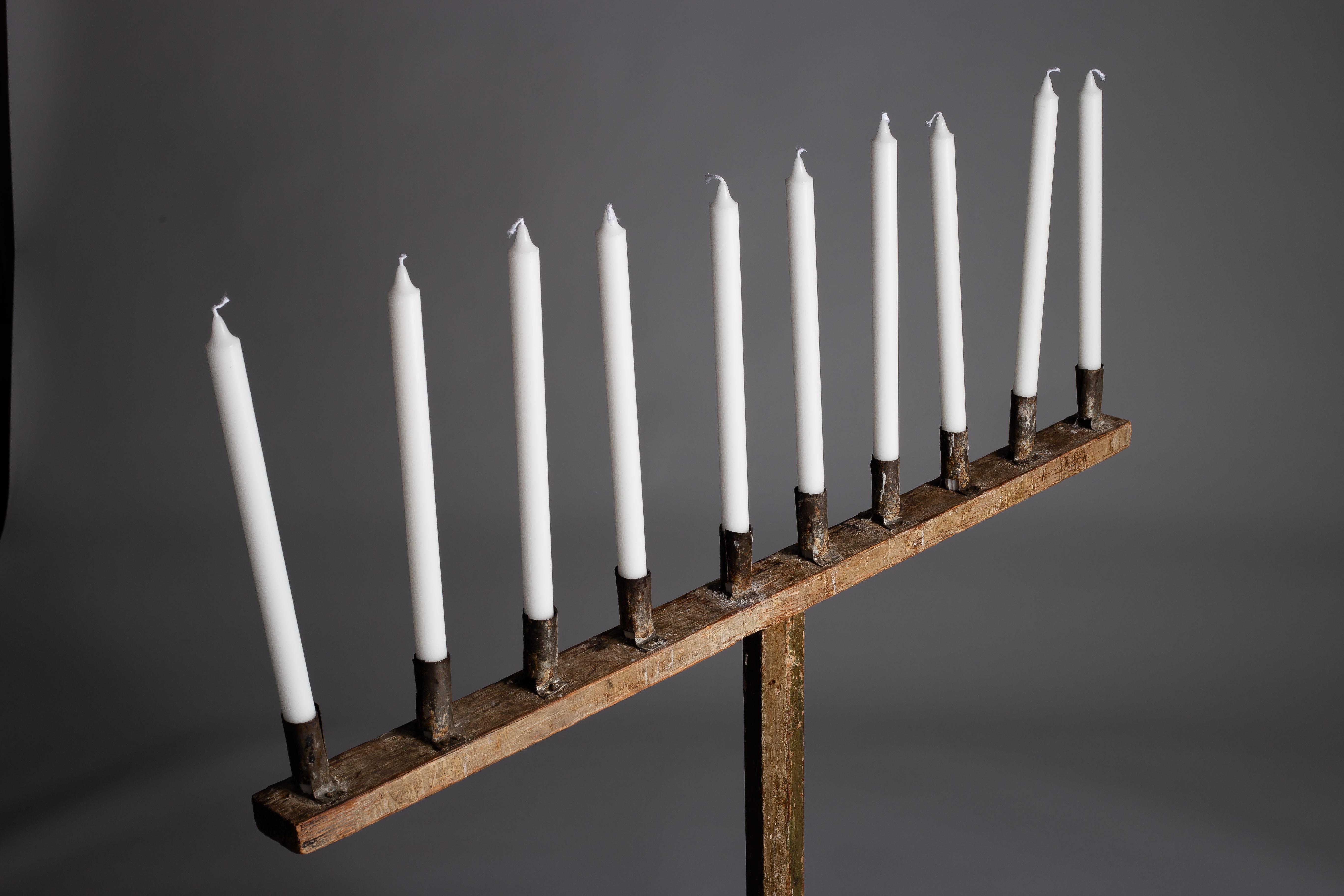 Gran candelabro antiguo finlandés de madera del siglo XIX Metal en venta