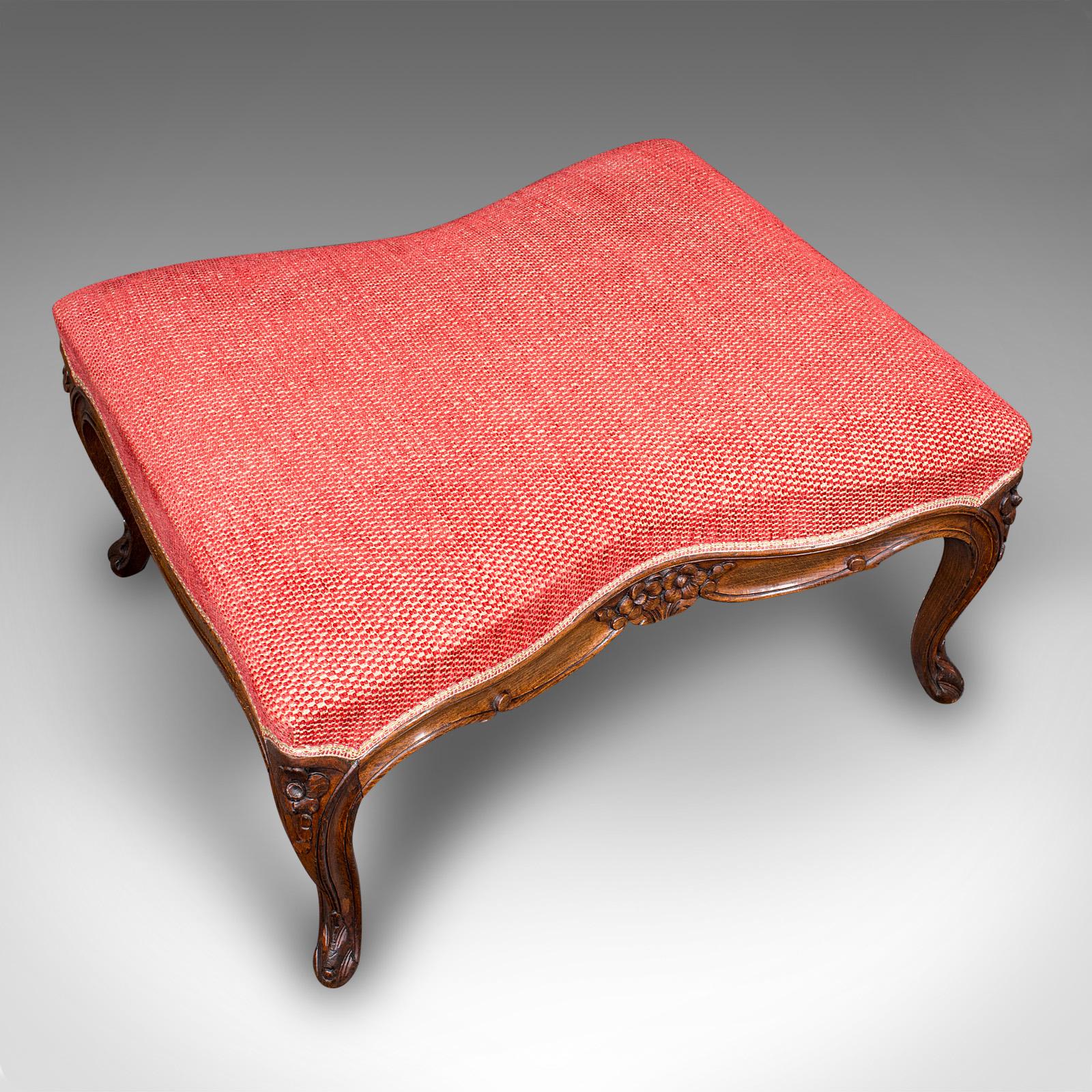 XIX secolo Grande sgabello antico da caminetto, inglese, noce, poggiapiedi, vittoriano, Circa 1850 in vendita