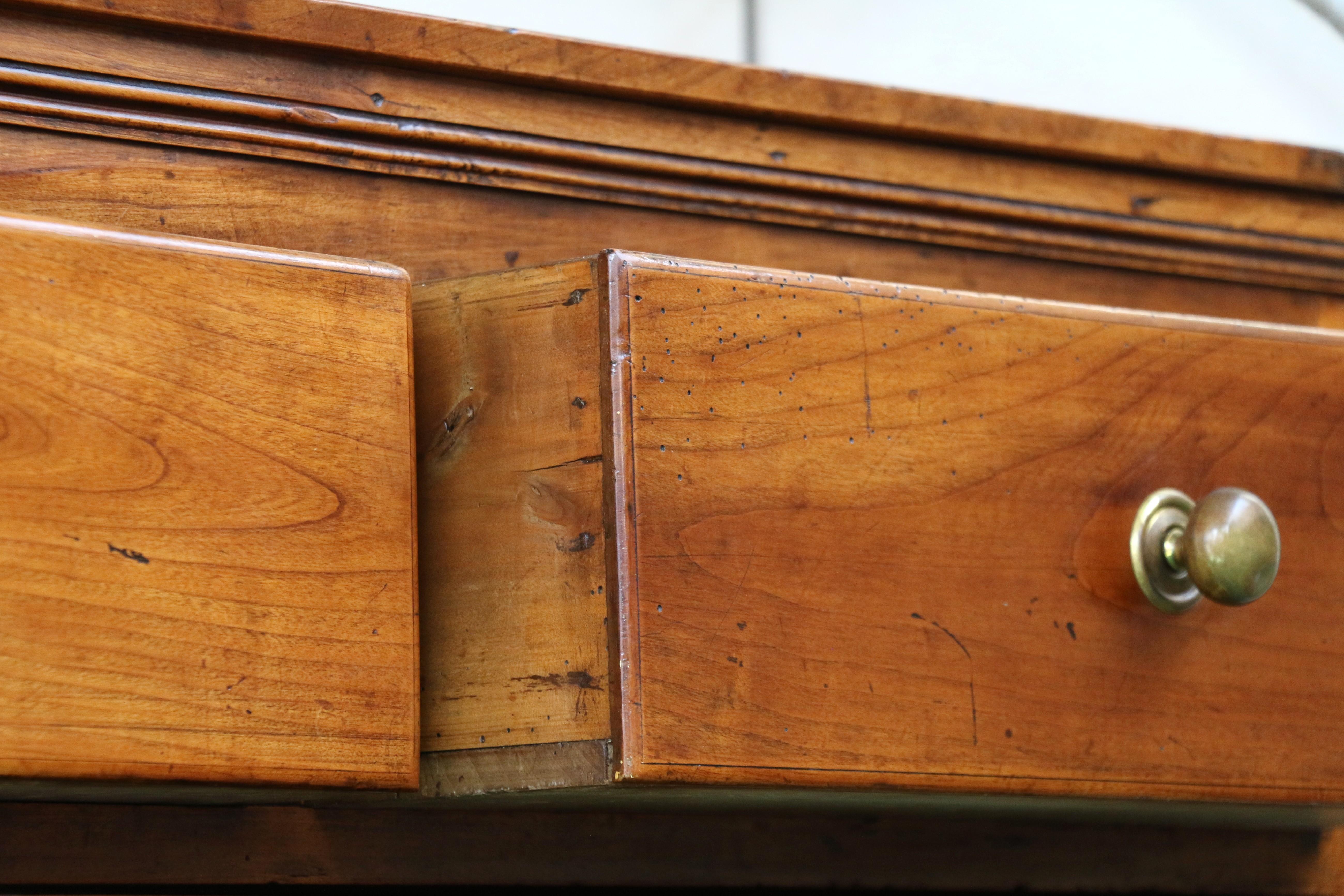Large Antique Five Drawers Chest In Good Condition For Sale In North Hollywood, CA