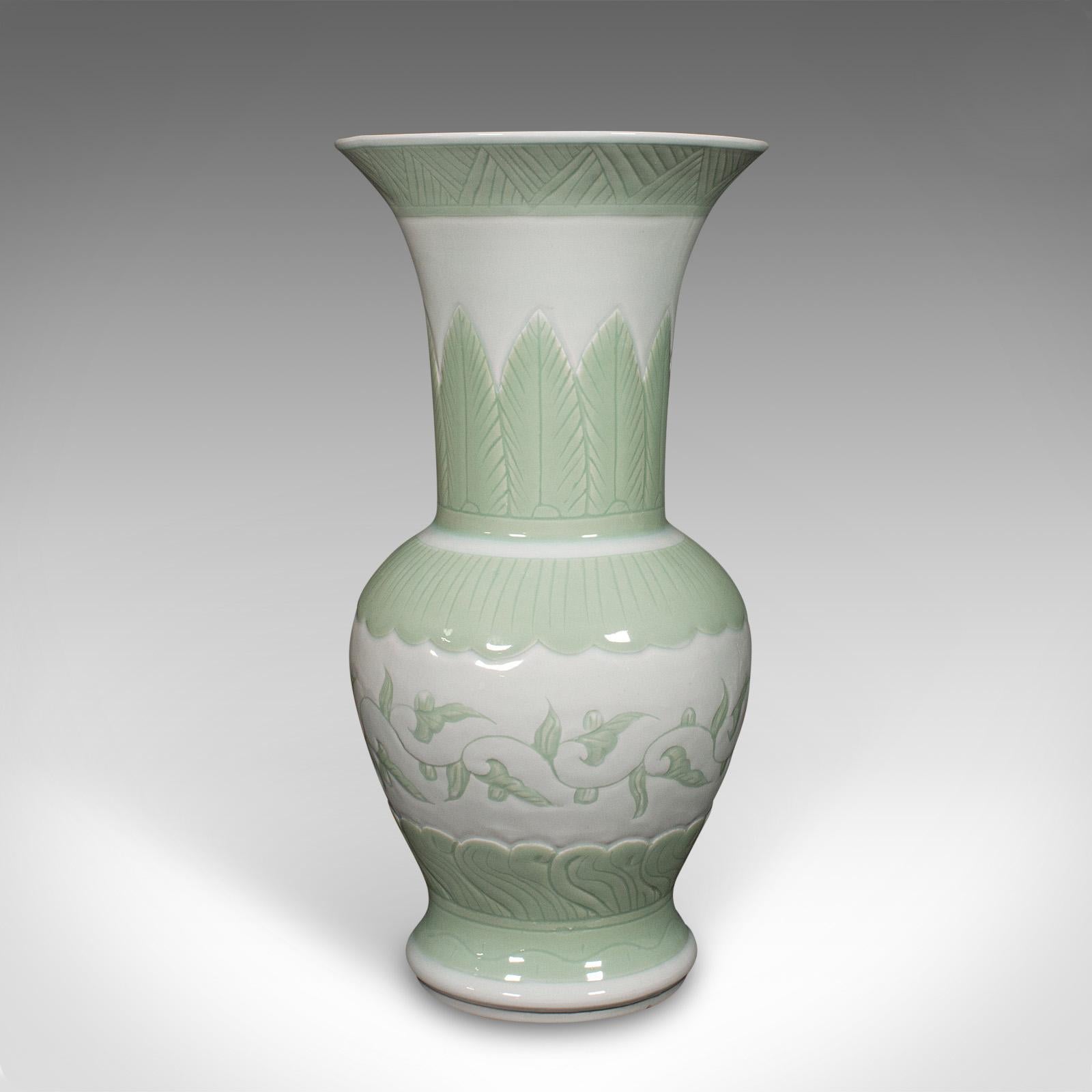 Victorien Grande urne à fleurs chinoise en céramique céladon, victorienne, 1900 en vente