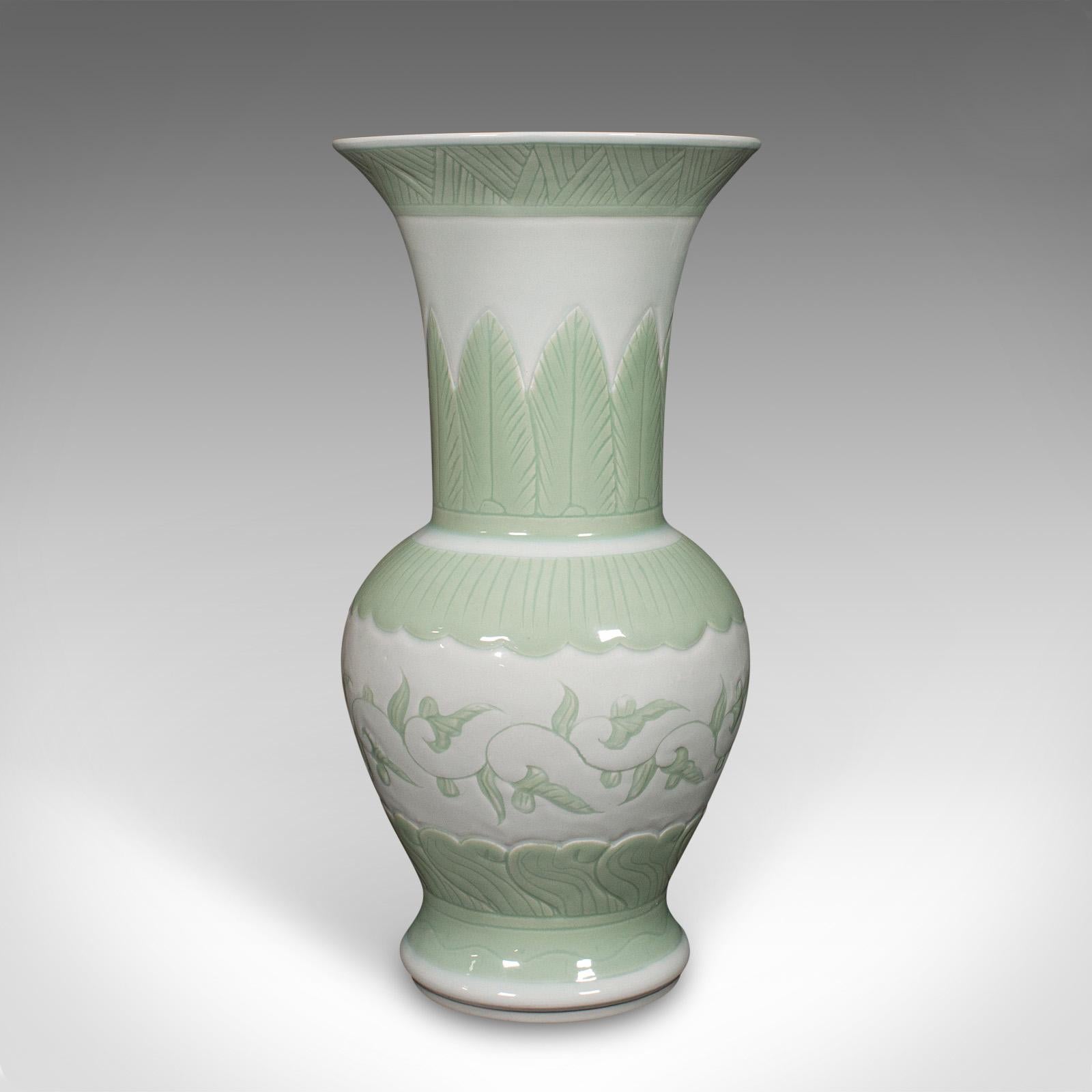 Chinois Grande urne à fleurs chinoise en céramique céladon, victorienne, 1900 en vente