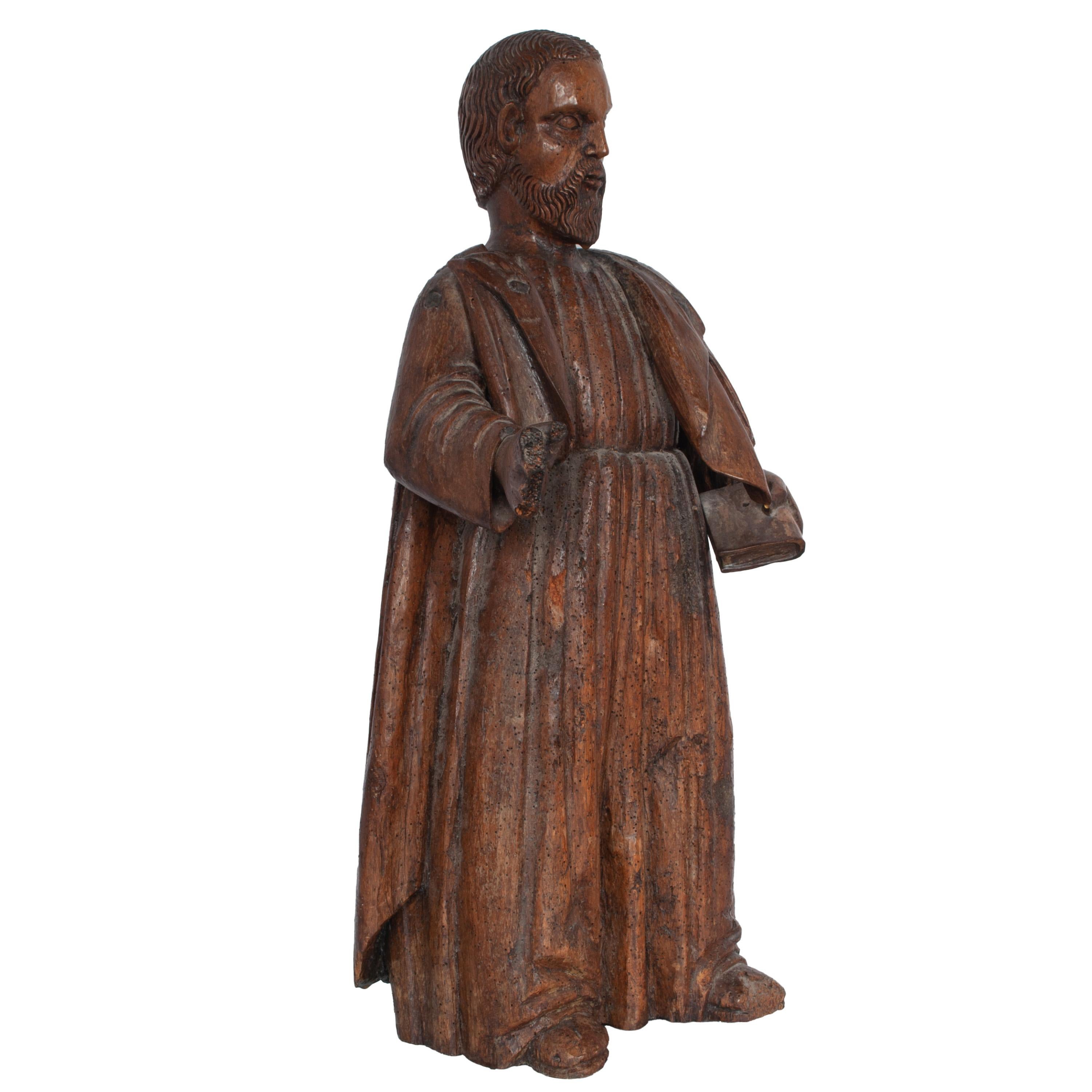 Gran estatua antigua francesa del siglo XVII tallada en nogal de San Pedro Santos Barroco en venta