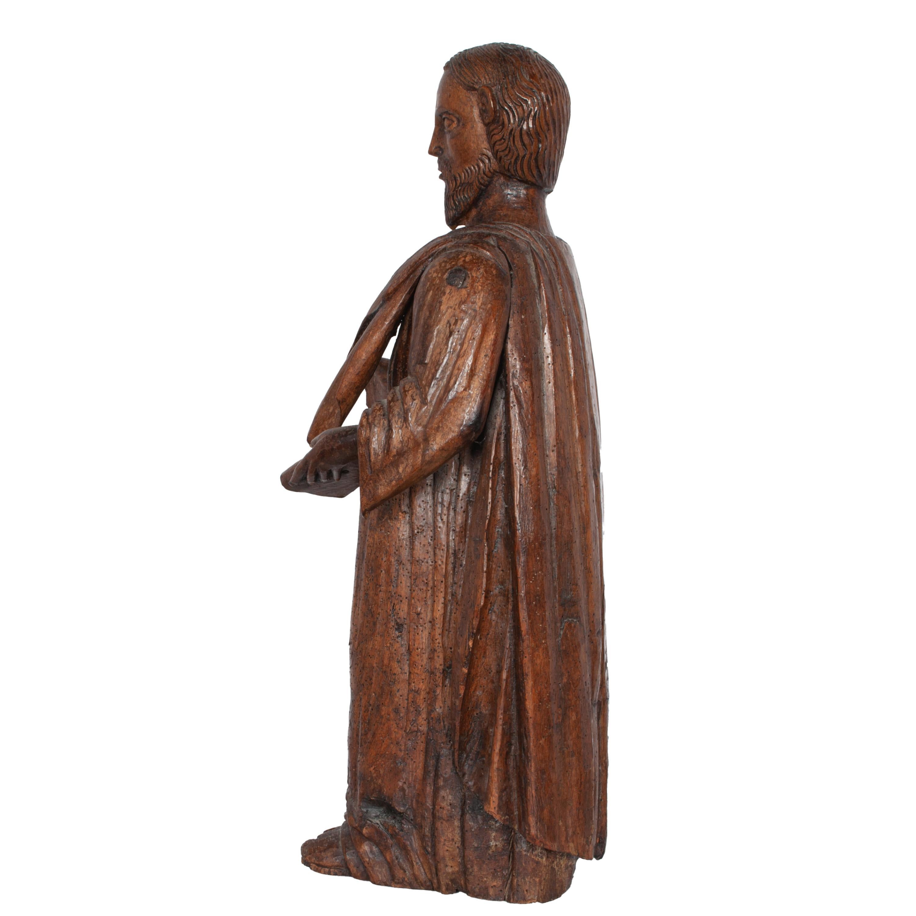 Gran estatua antigua francesa del siglo XVII tallada en nogal de San Pedro Santos Nogal en venta