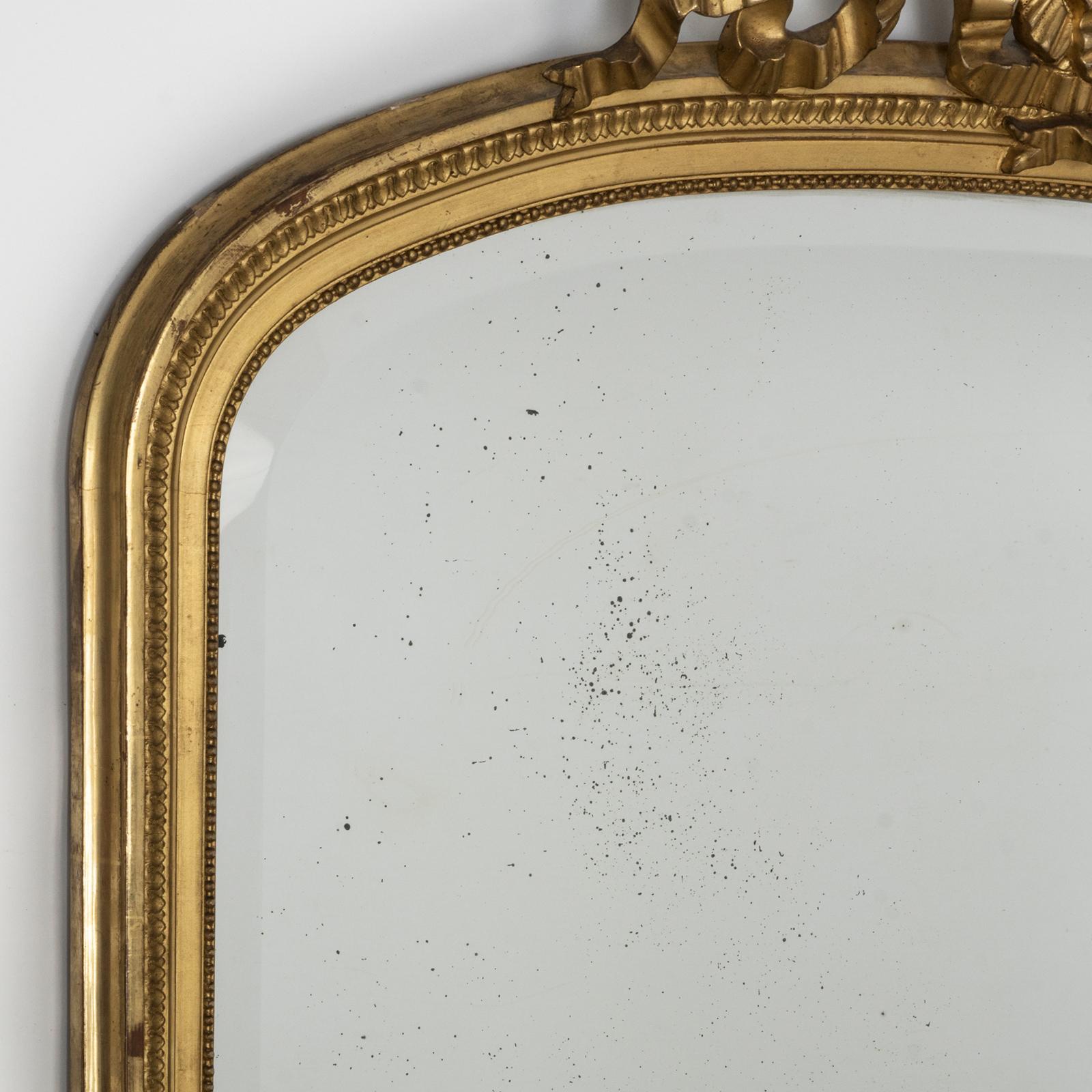 Fait main Grand miroir français ancien du 19ème siècle en bois doré avec cartouche à nœud en vente