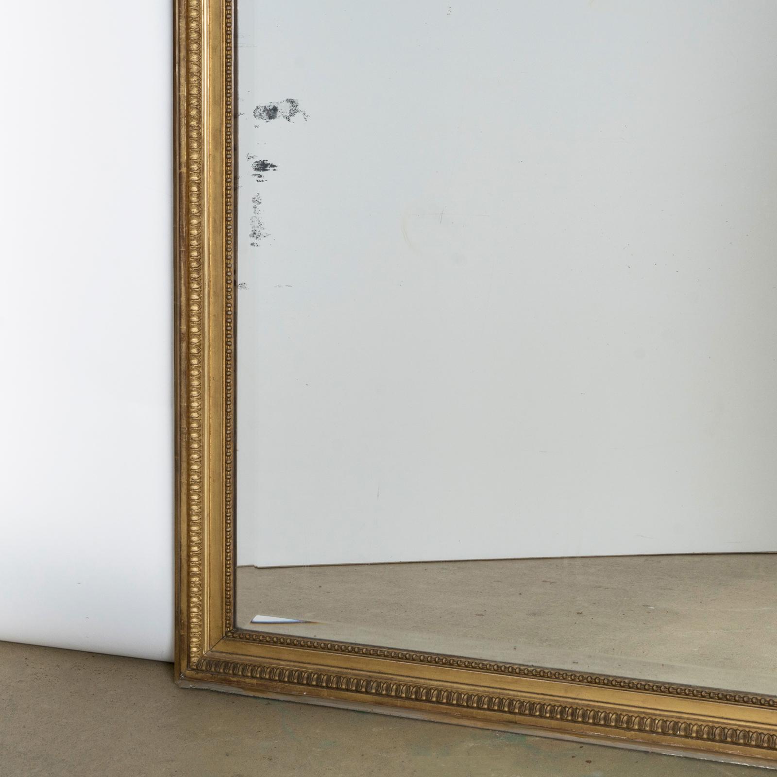 Grand miroir français ancien du 19ème siècle en bois doré avec cartouche à nœud Bon état - En vente à AMSTERDAM, NH