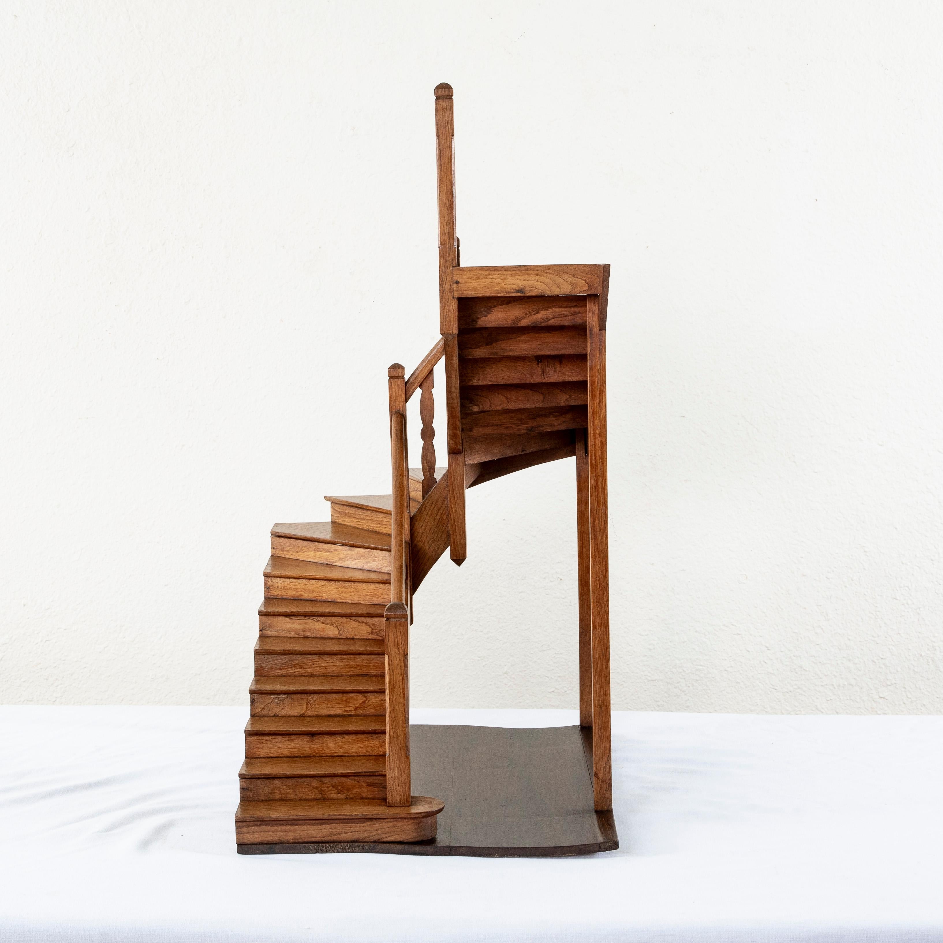 Français Grand modèle ancien d'architecte français d'un escalier à remontage, pièce d'exposition en vente