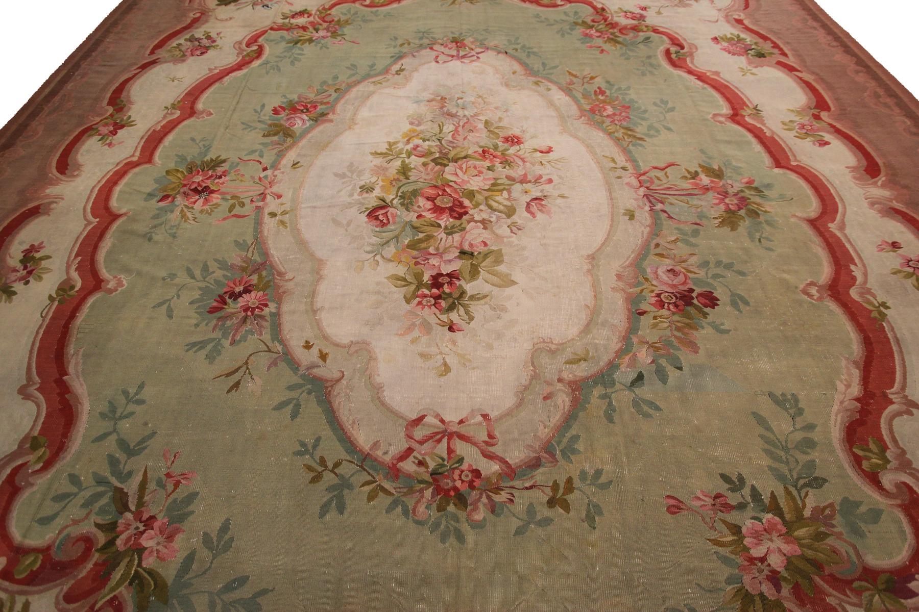 Large Antique French Aubusson Rug Handwoven Aubusson Napoleon III 1870 In Good Condition In New York, NY