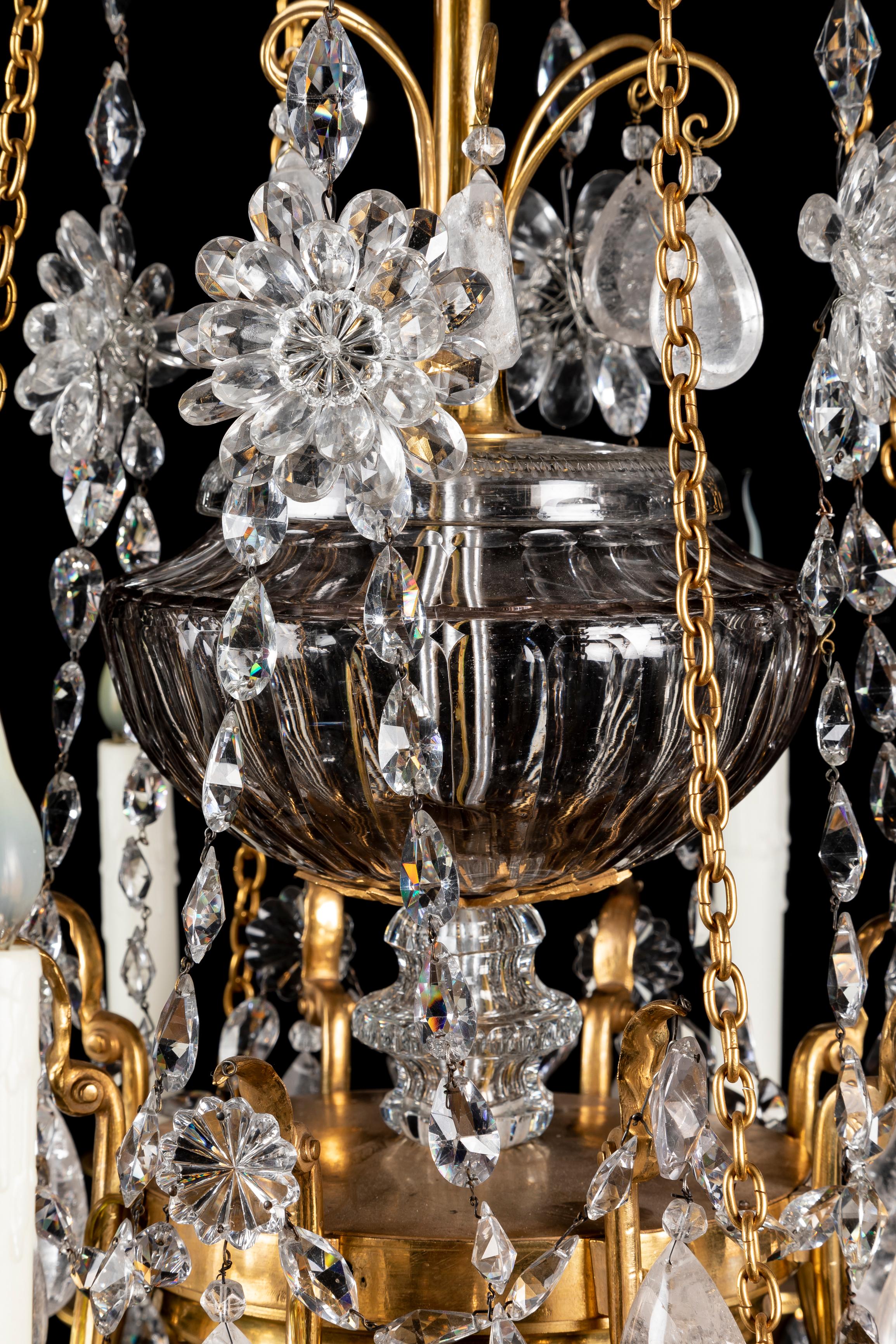 Großer Antique French Bagues Louis XVI St Ormolu und geschliffener Bergkristall-Kronleuchter im Angebot 3