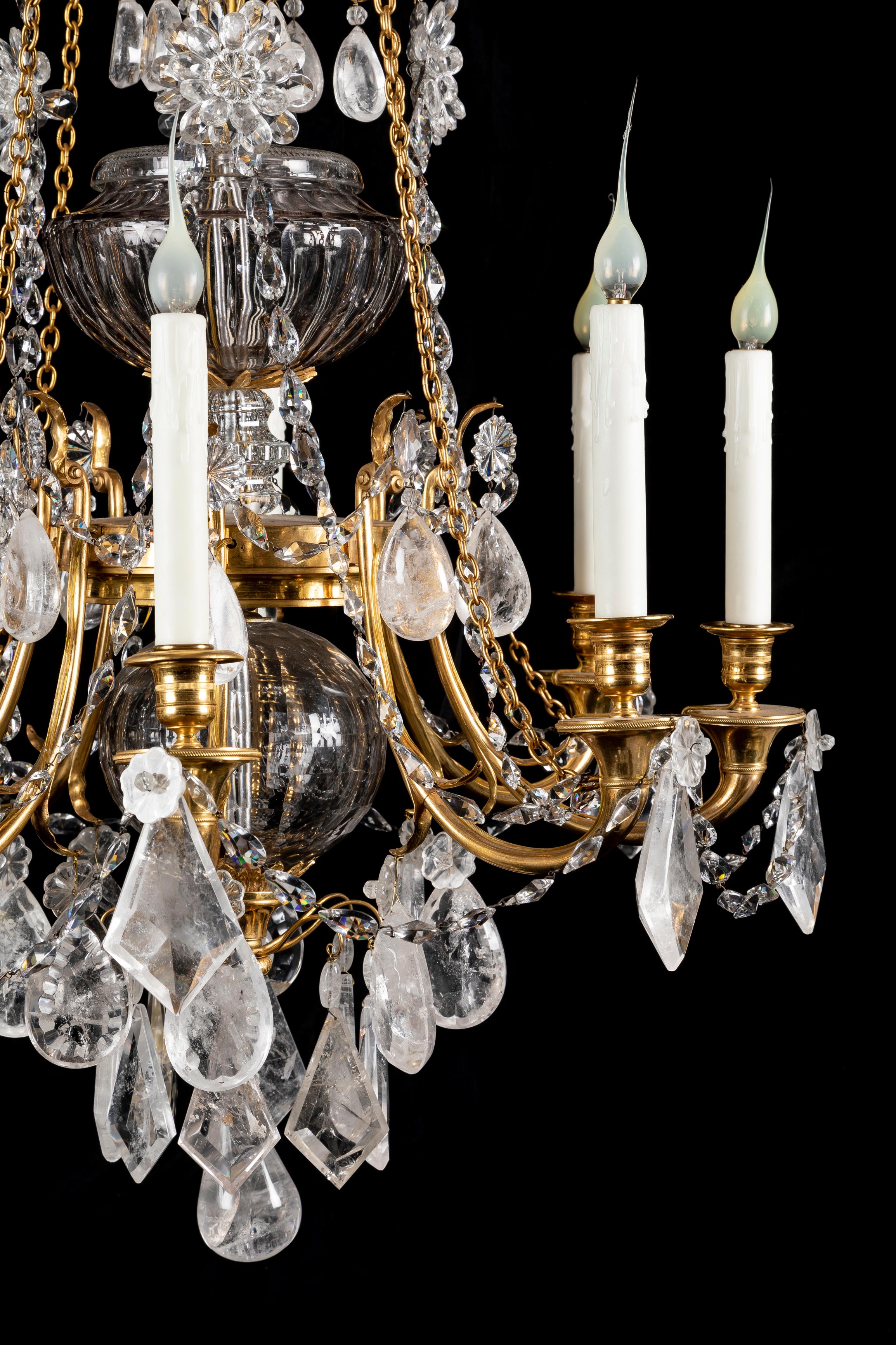 Großer Antique French Bagues Louis XVI St Ormolu und geschliffener Bergkristall-Kronleuchter im Angebot 1