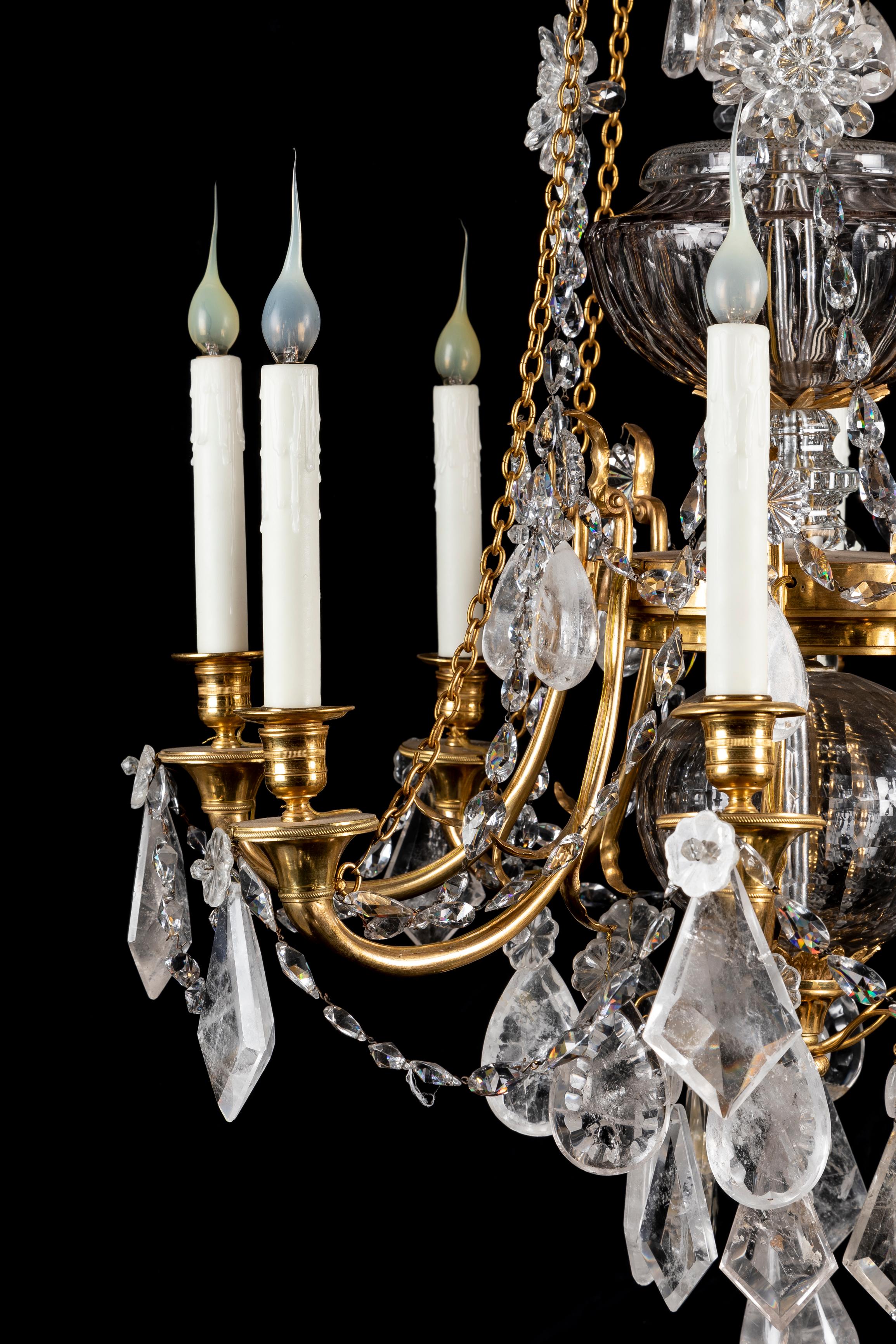 Großer Antique French Bagues Louis XVI St Ormolu und geschliffener Bergkristall-Kronleuchter im Angebot 2