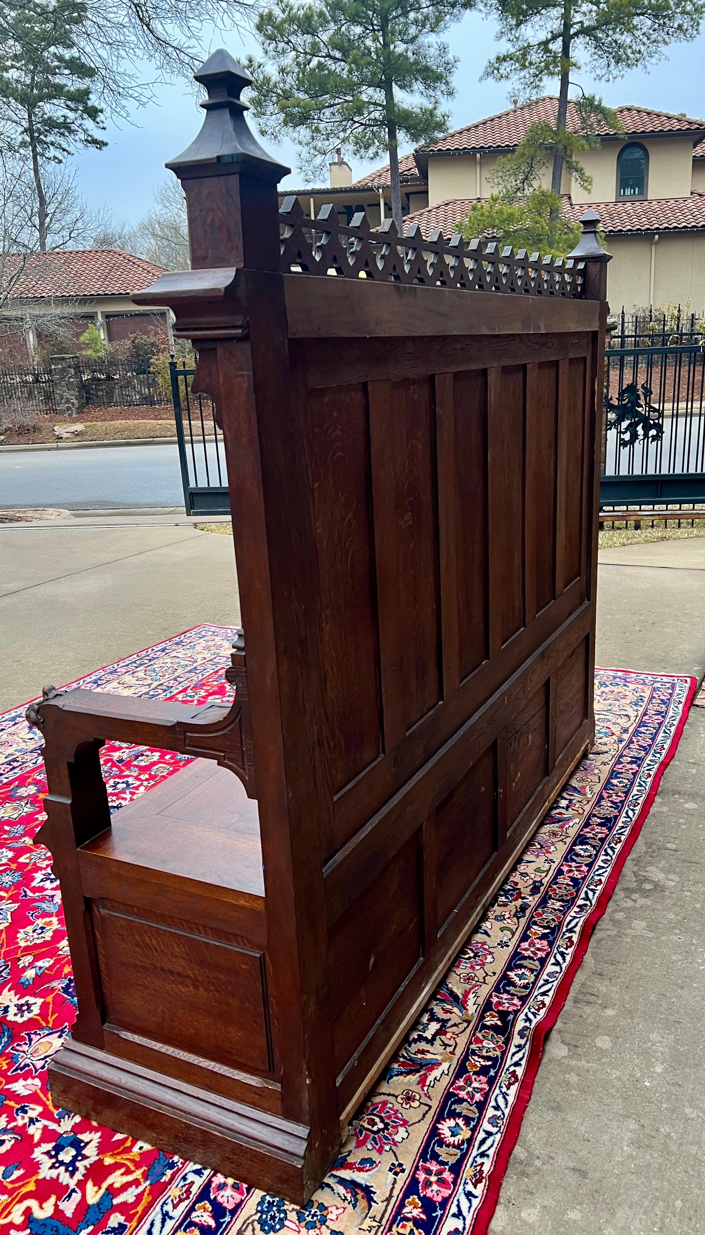 Gran banco francés antiguo Settee Asiento gótico de tracería de roble c. XIX en venta 12