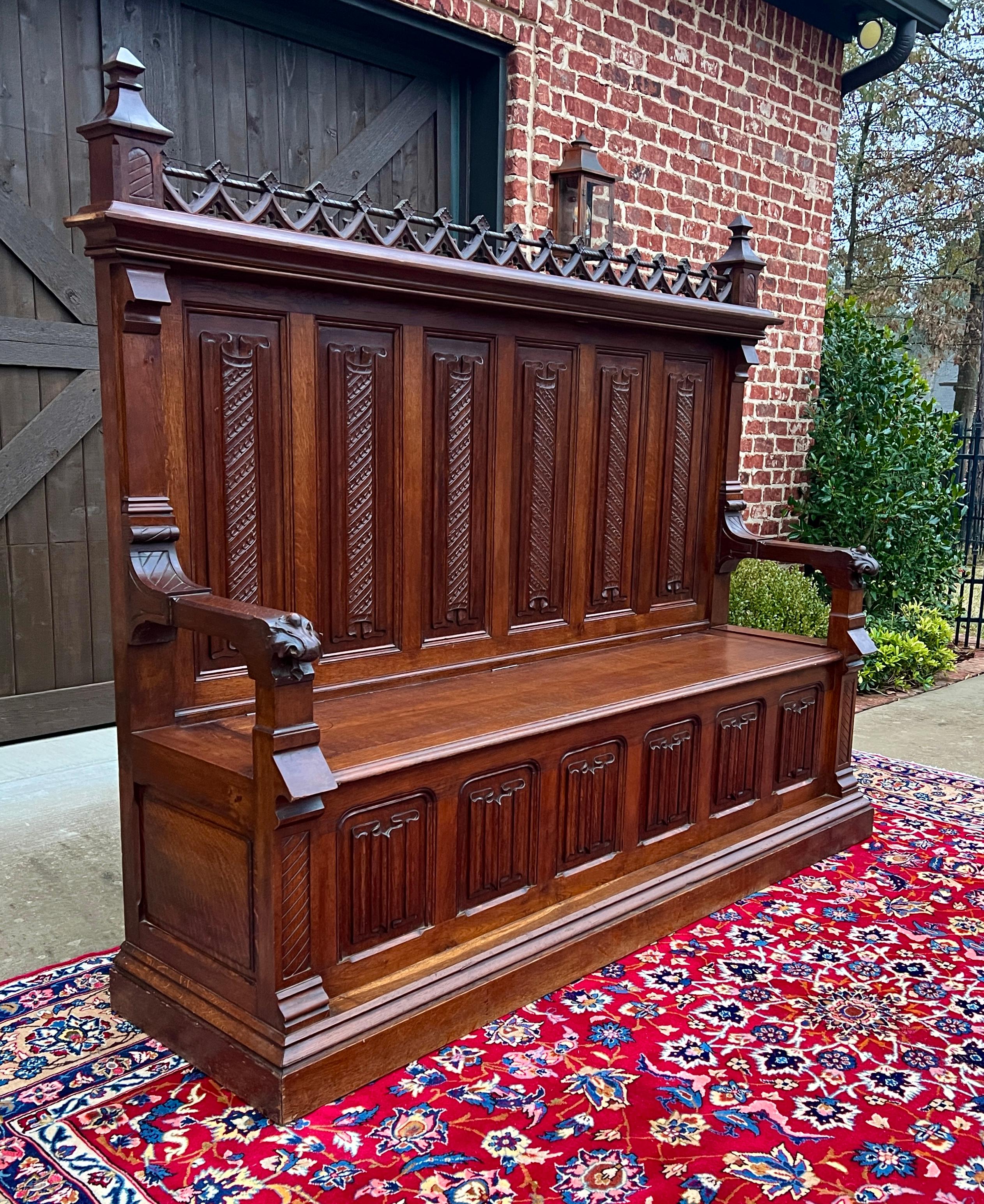 Gran banco francés antiguo Settee Asiento gótico de tracería de roble c. XIX Renacimiento gótico en venta