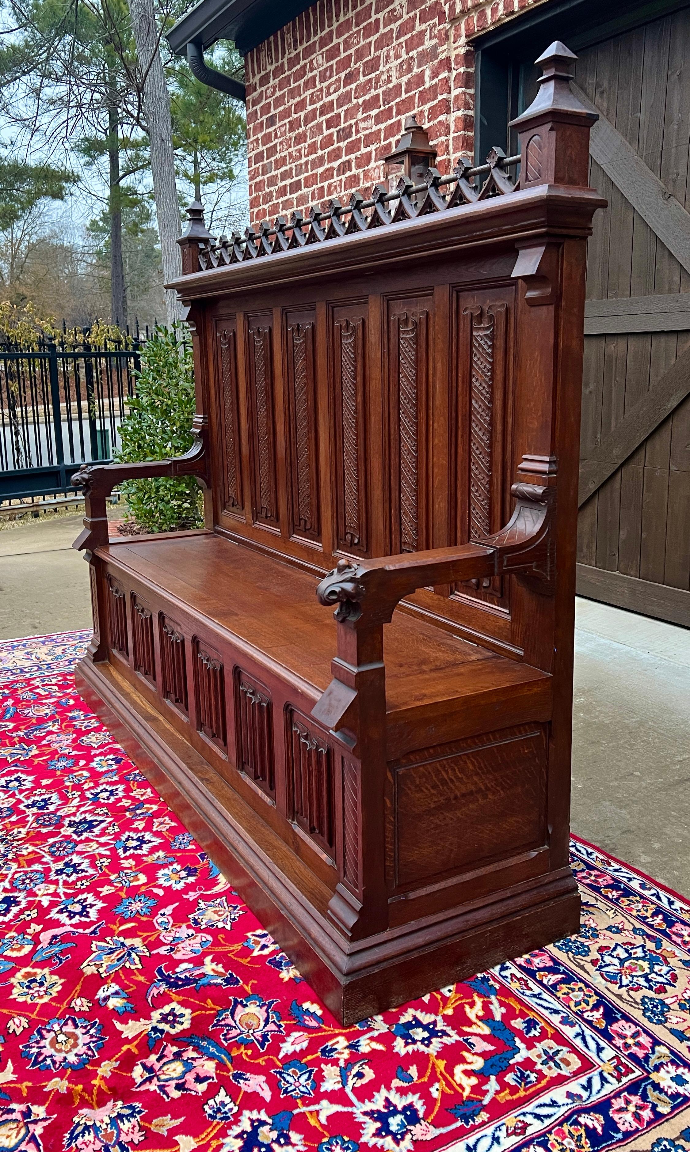Gran banco francés antiguo Settee Asiento gótico de tracería de roble c. XIX en Bueno estado para la venta en Tyler, TX
