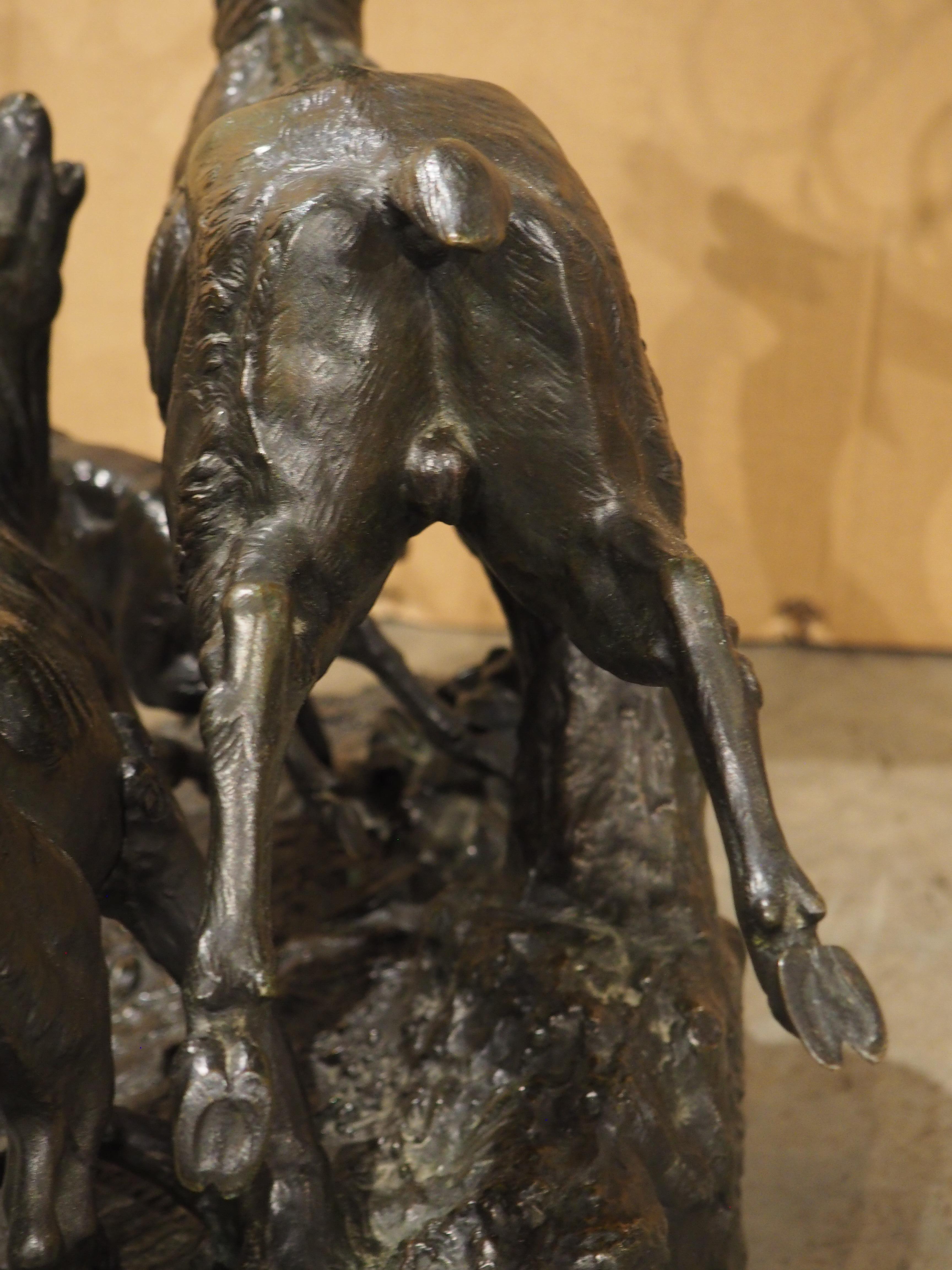 Grande sculpture française ancienne, cerf beauoyant, biche et fauve, fin des années 1800 en vente 7