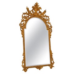 Grand miroir ancien français en bois sculpté et doré