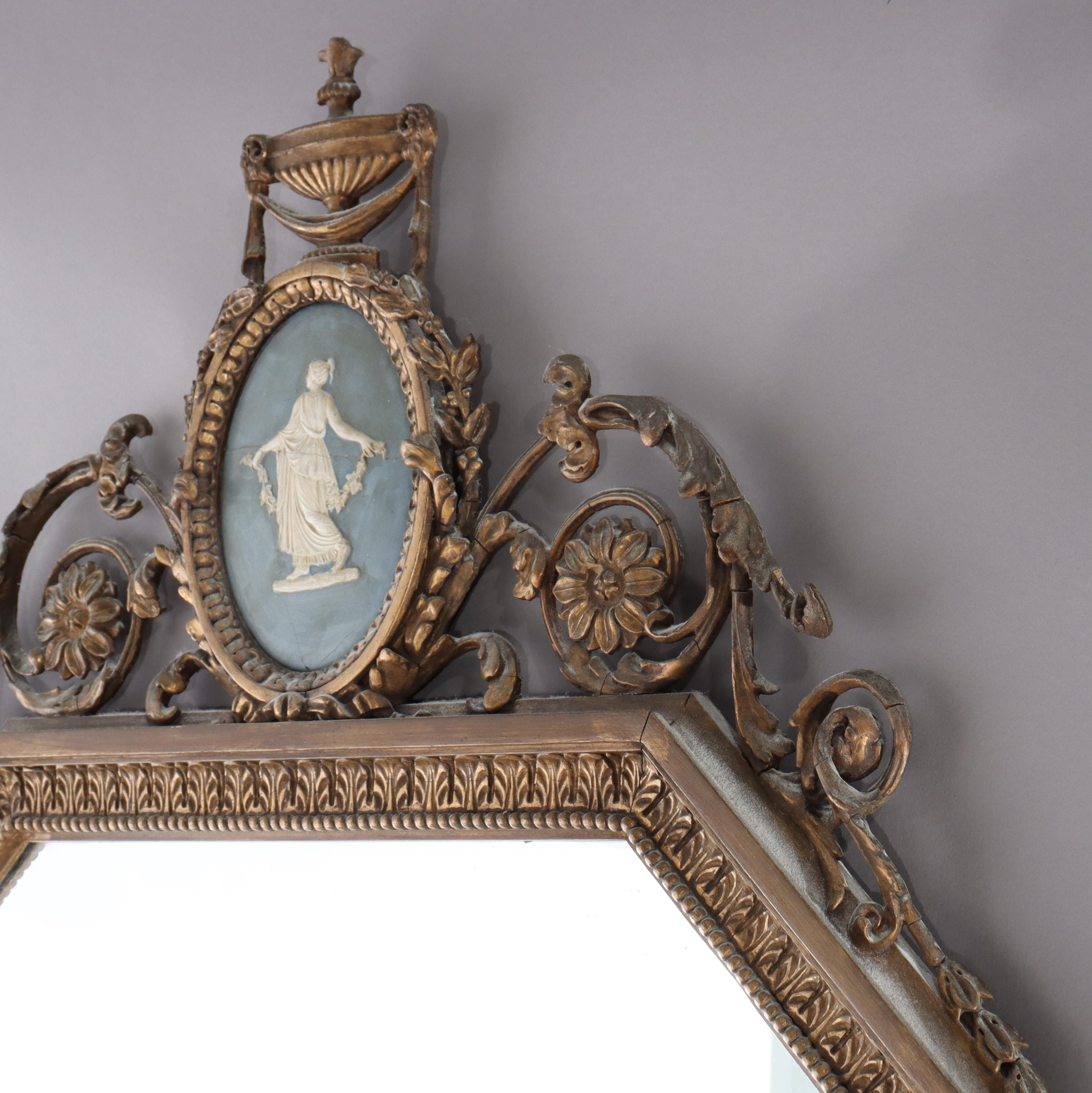 Gran Espejo de Pared Francés Antiguo de Madera Dorada Tallada con Placa de Camafeo C1920 en venta 1