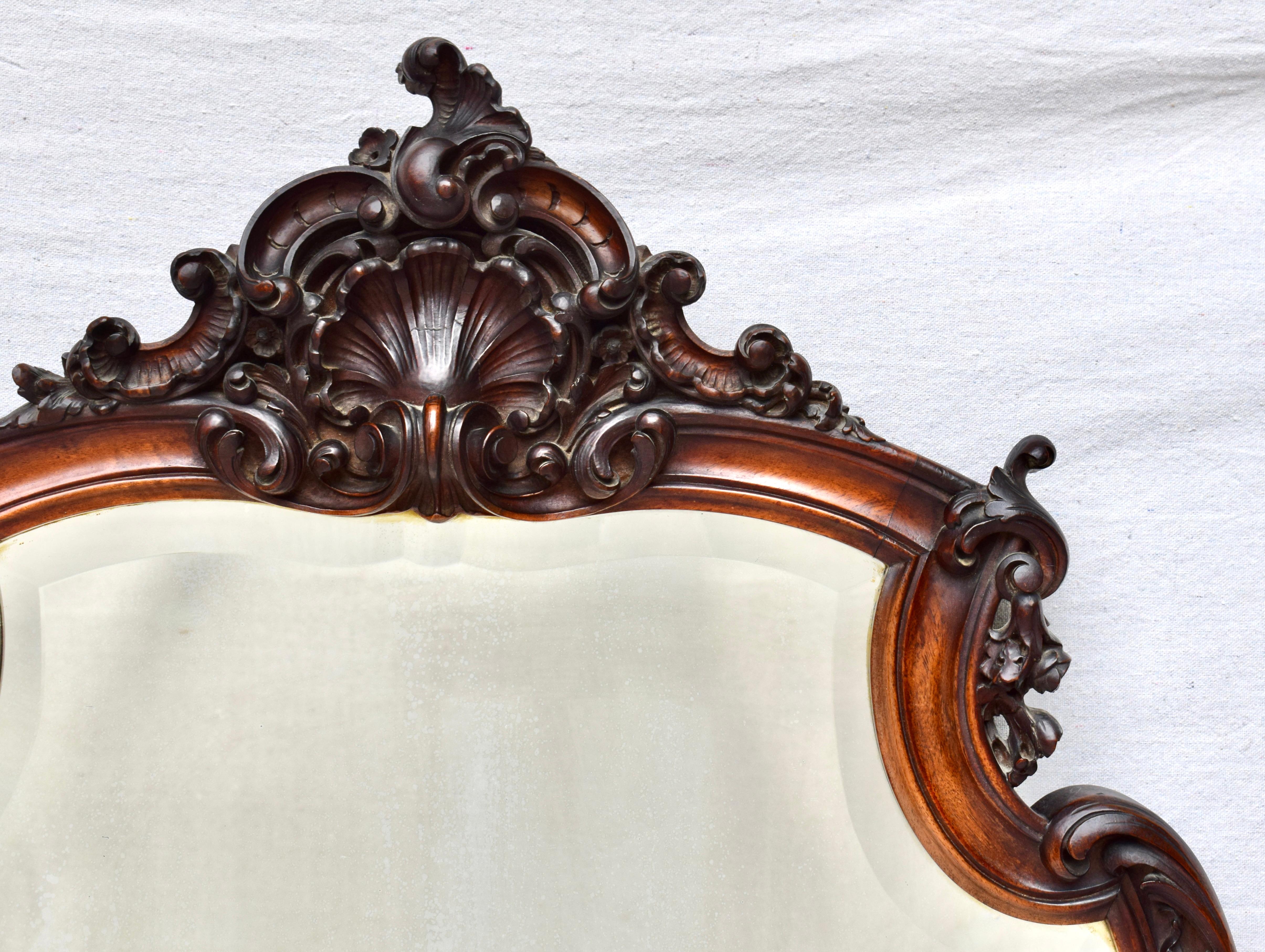 Gran Espejo Francés Antiguo de Caoba Tallada en venta 1