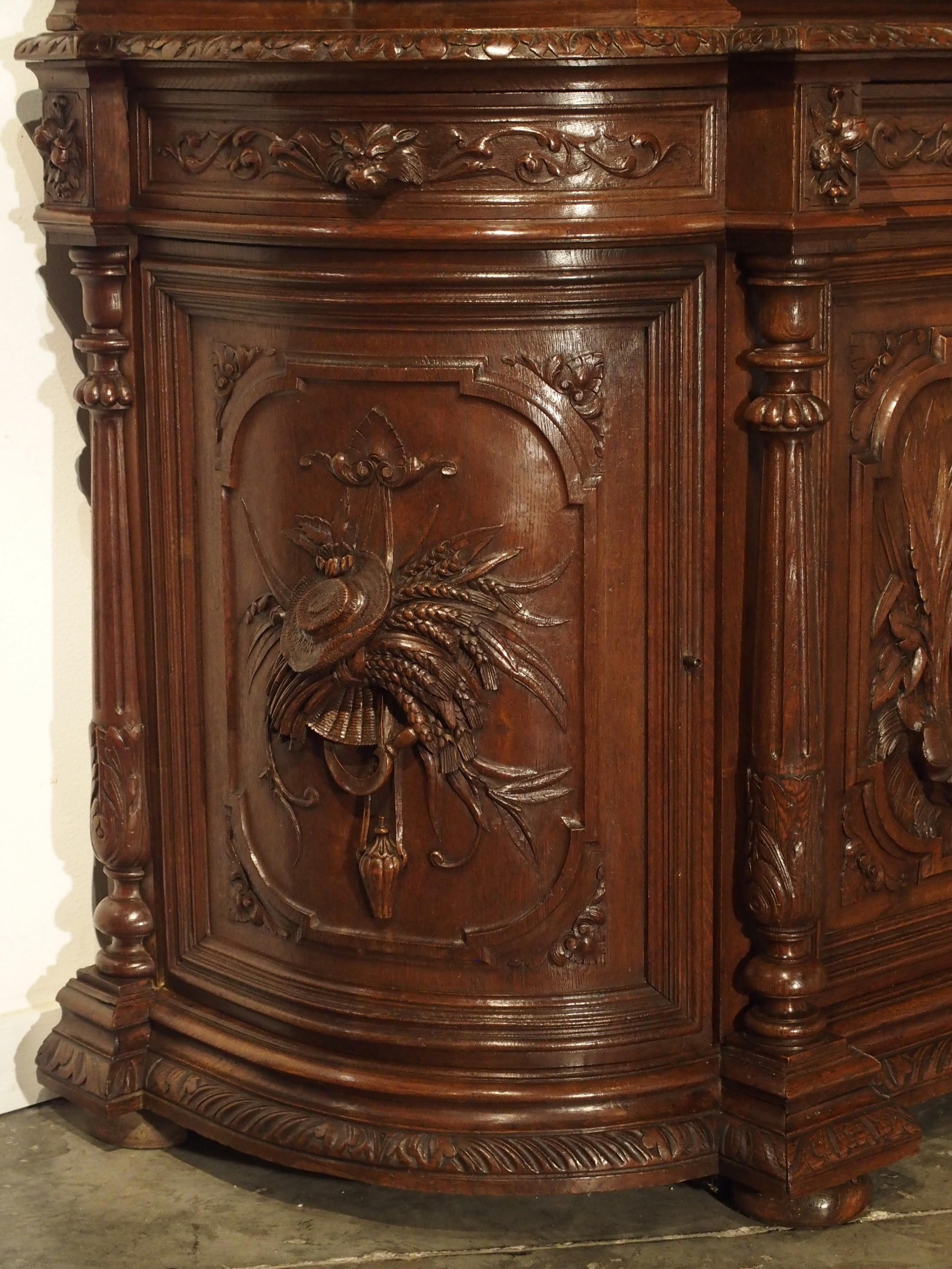 Hand-Carved Large Antique French Carved Oak Buffet de Chasse, circa 1880