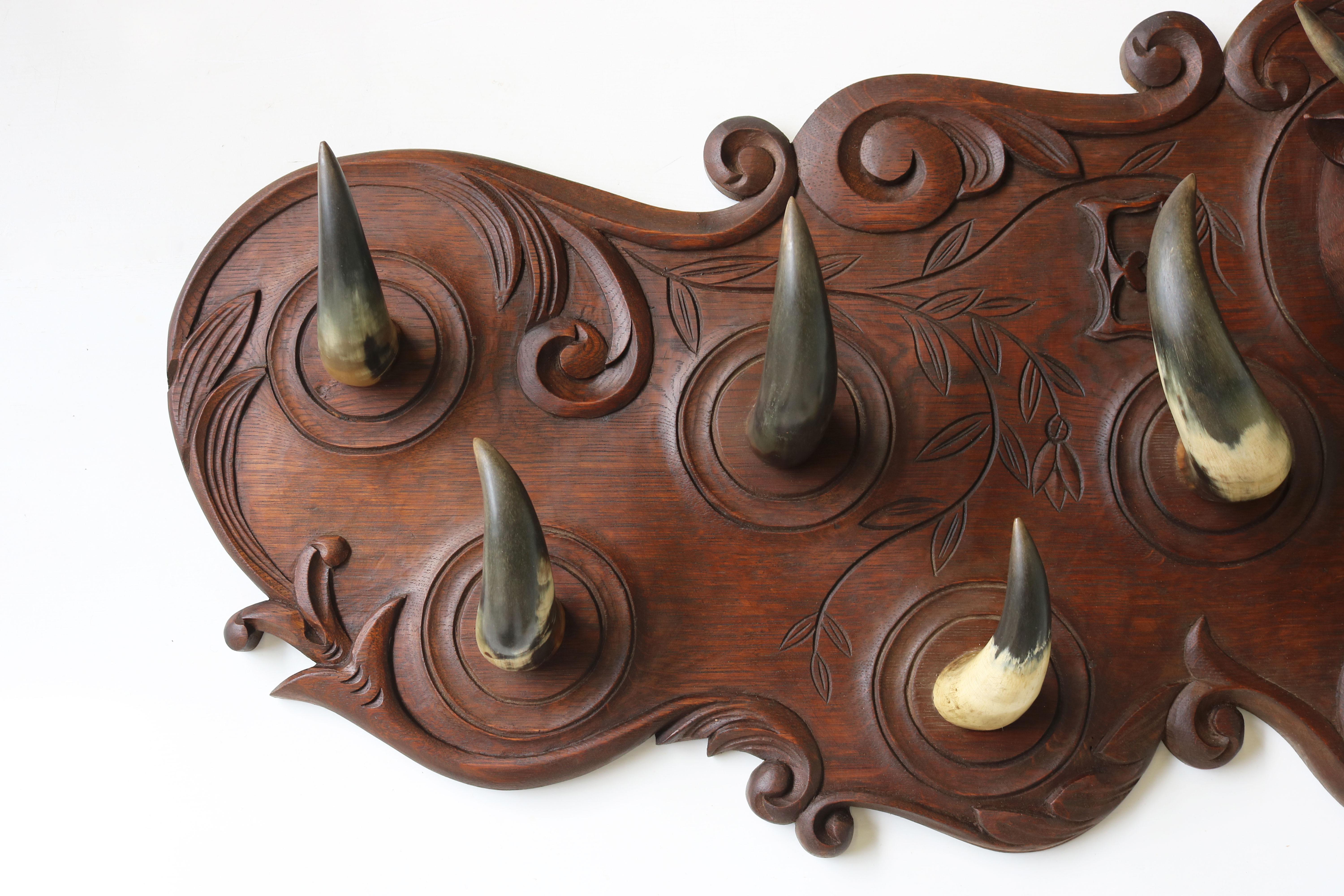 Large Antique French Carved Oak Coat Rack with Cow Head 1900 Bull / Cow Horns In Good Condition In Ijzendijke, NL