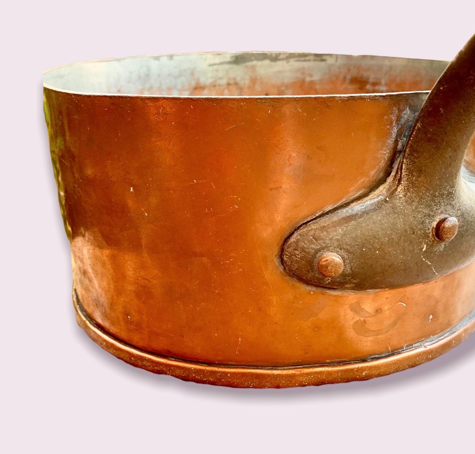 Cuivre Grande soucoupe française ancienne en cuivre et fer en vente