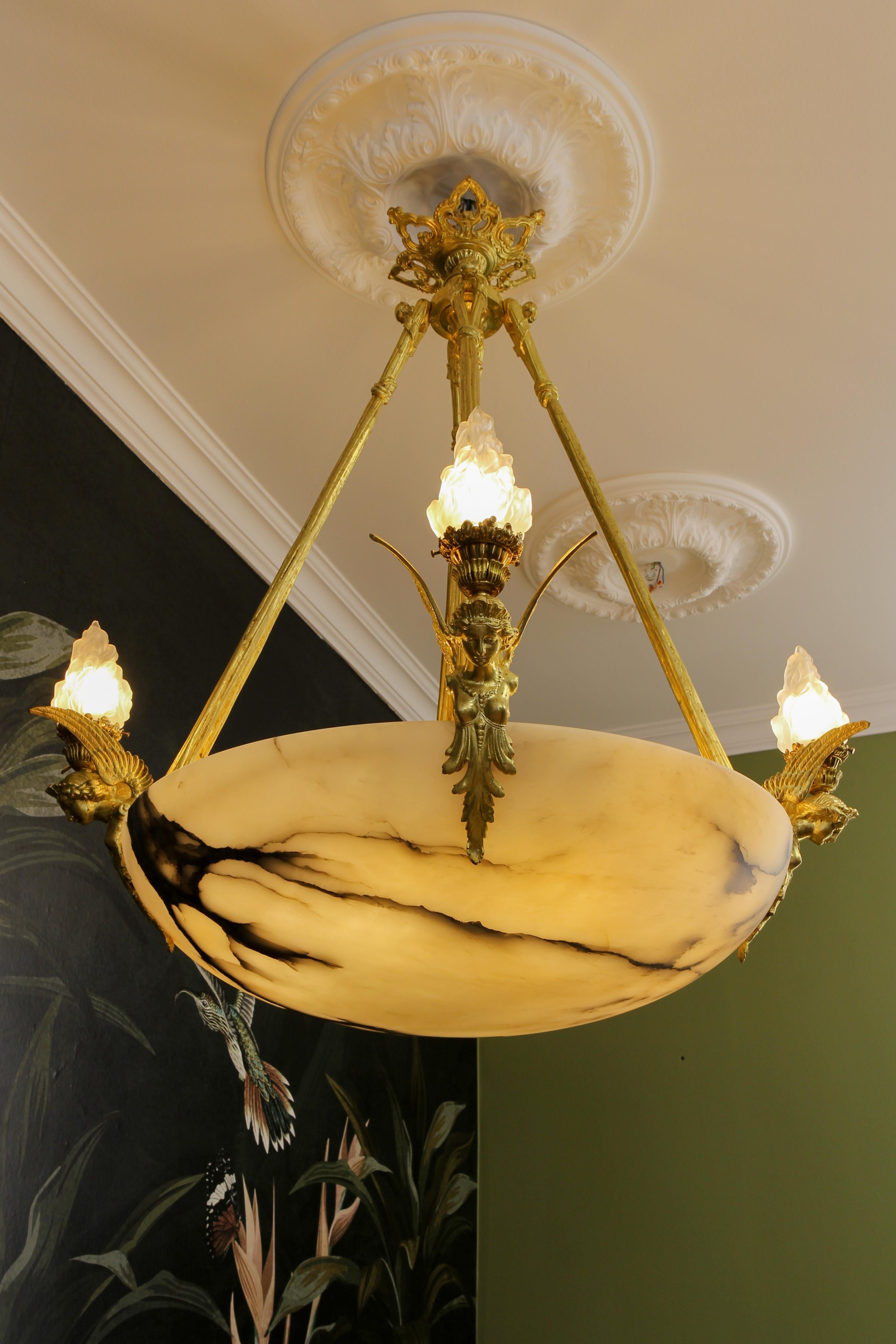 Grand lustre ancien de style Empire français à douze lumières en albâtre et bronze  en vente 5
