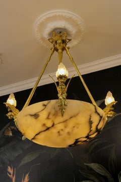 Grand lustre ancien de style Empire français à douze lumières en albâtre et bronze