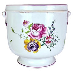 Großer antiker französischer Weinkühler aus Fayence mit handgemalten Blumen, um 1850