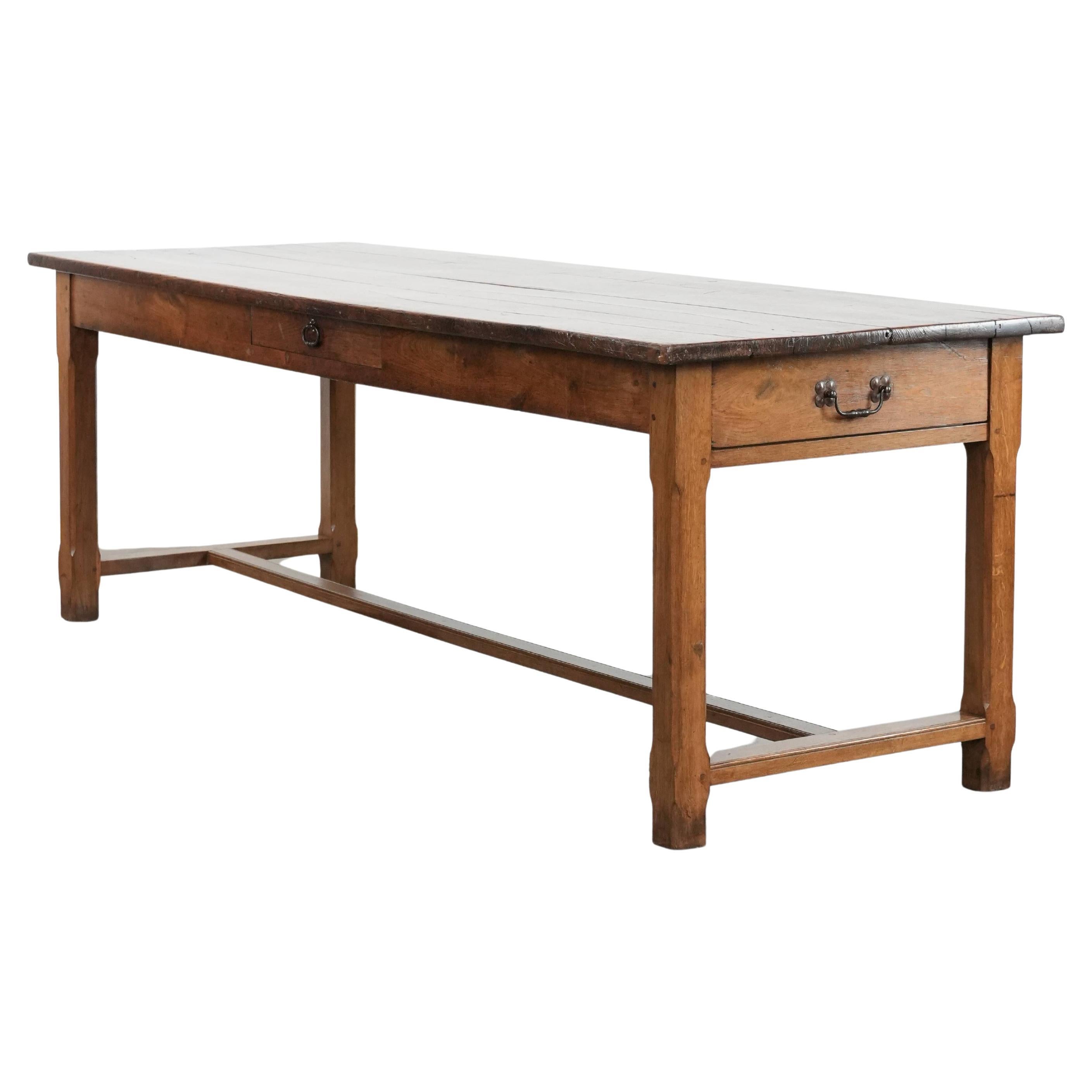 Großer antiker französischer Bauernhoftisch für 6 bis 8 Personen