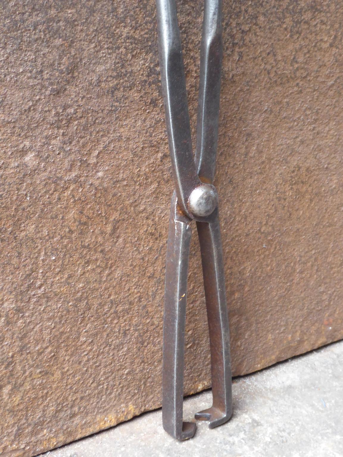 Large antique French Fireplace Tongs, Fire Tongs, 18th-19th Century In Good Condition In Amerongen, NL