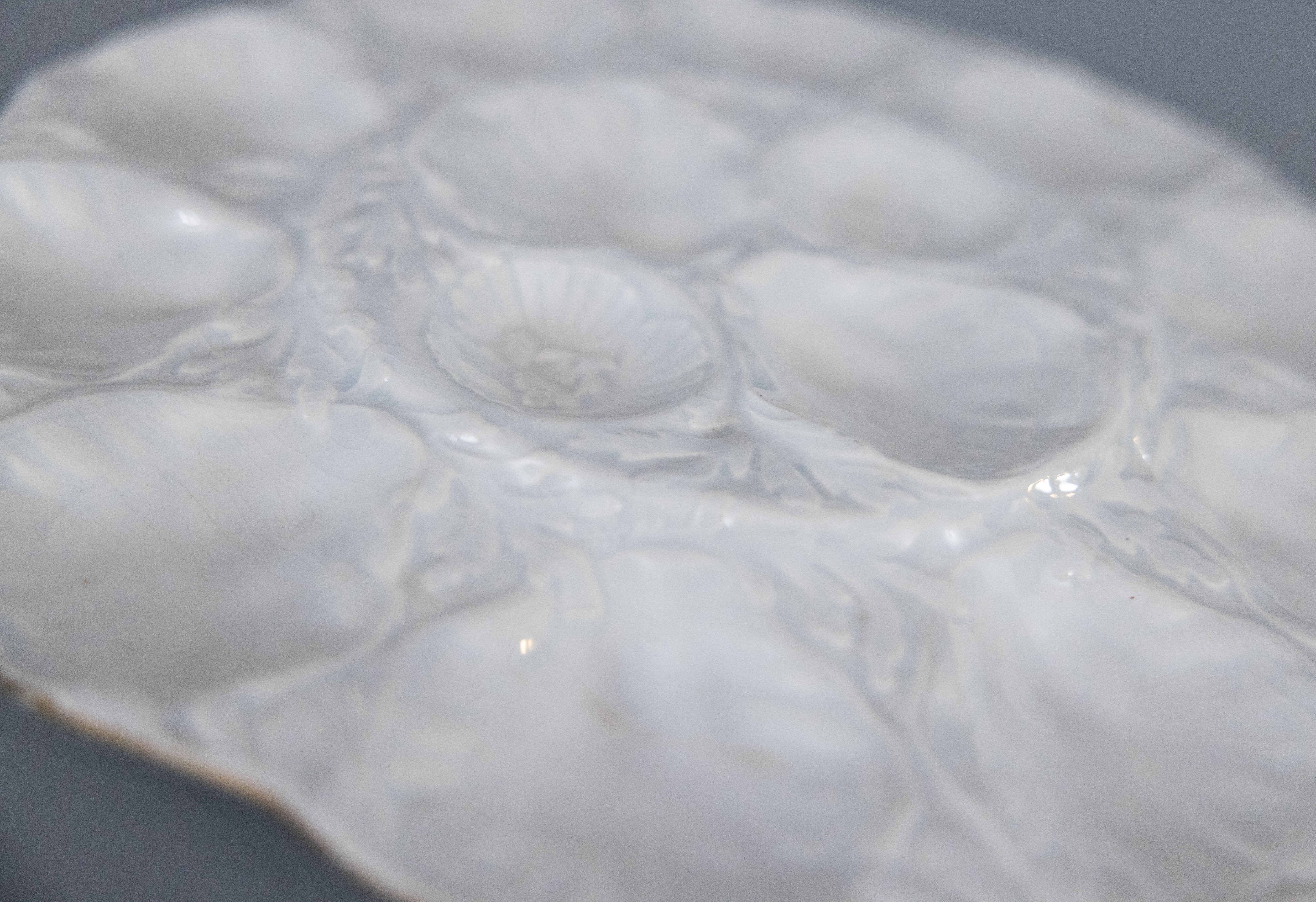 Bandeja grande antigua francesa de mayólica azul pálido blanca de Gien, circa 1890 Francés en venta