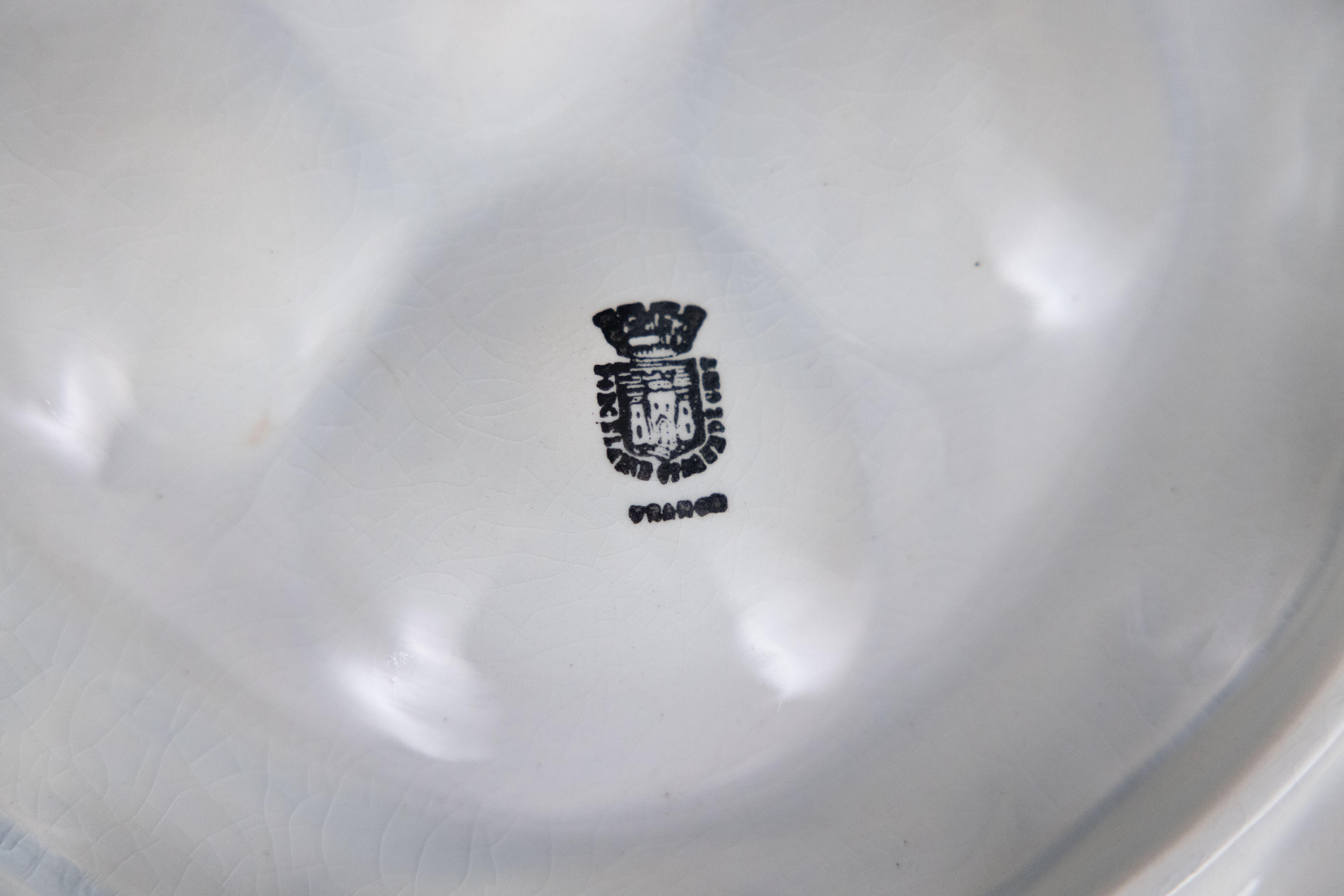 Bandeja grande antigua francesa de mayólica azul pálido blanca de Gien, circa 1890 en Bueno estado para la venta en Pearland, TX
