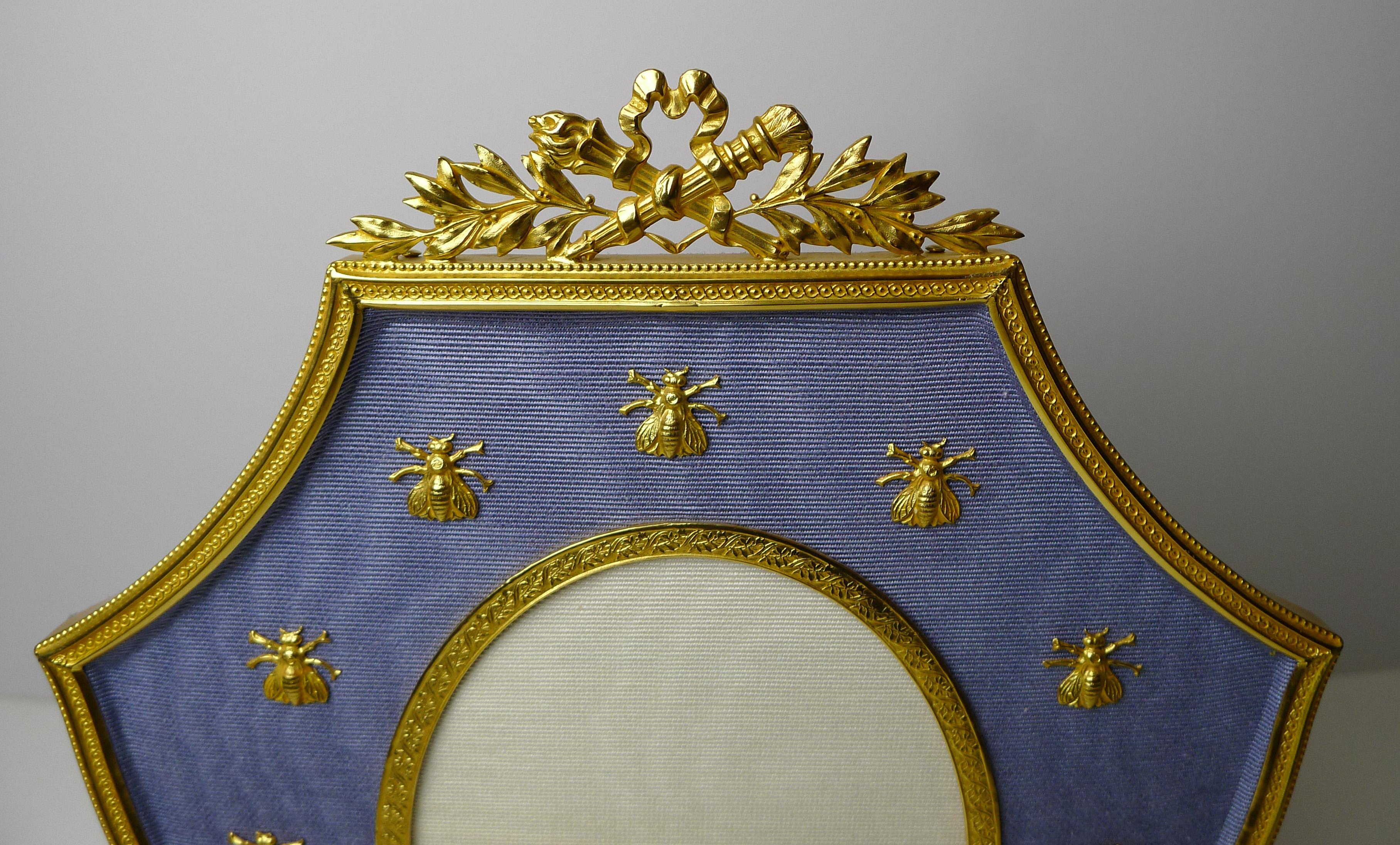 Large Antique French Gilded Bronze Photograph Frame, Napoleonic Bees c.1900 In Good Condition For Sale In Bath, GB