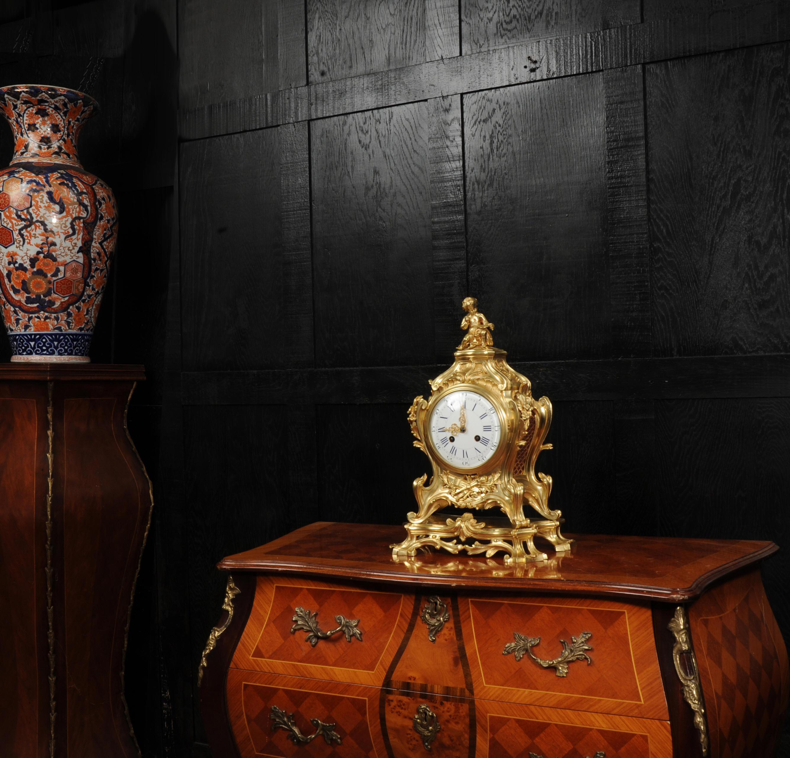 Gran reloj rococó francés antiguo de bronce dorado de Samuel Marti en venta 1