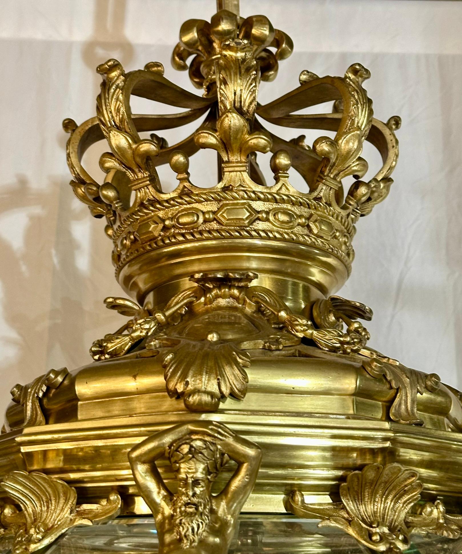 Grande lanterne de château ancienne en bronze doré, Circa 1880. Bon état - En vente à New Orleans, LA