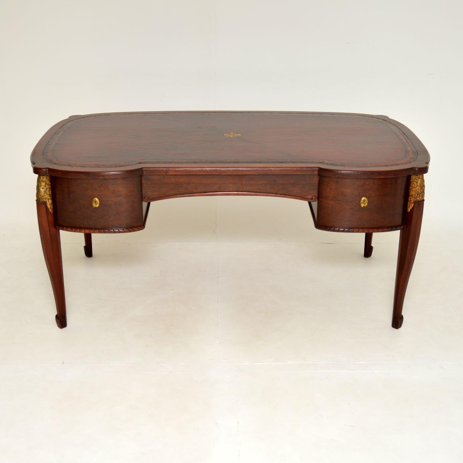 A magnificent and extremely beautiful antique French desk in wood, dating from around the 1860-1880’s period.
It is of amazing quality, plus very large and very impressive! This kidney shape design on such a large desk is very rare to see.
It has