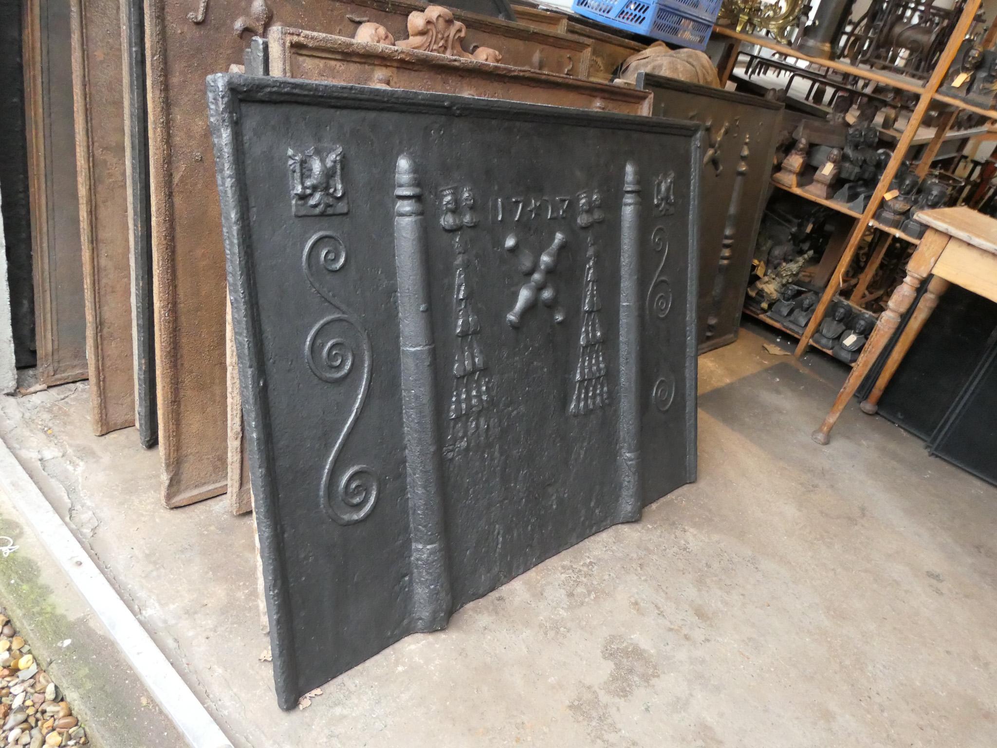 Large Antique French Louis XIV Coat of Arms Fireback / Backsplash, 18th Century For Sale 8