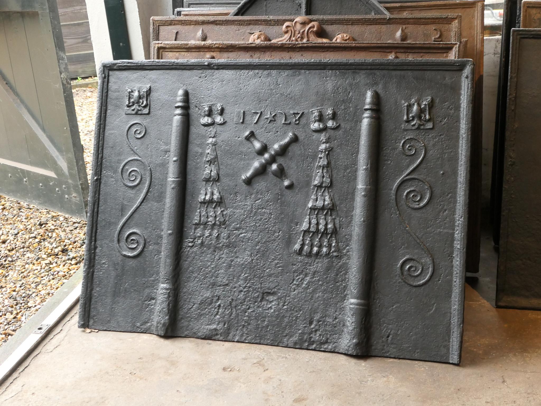 Large Antique French Louis XIV Coat of Arms Fireback / Backsplash, 18th Century In Good Condition For Sale In Amerongen, NL