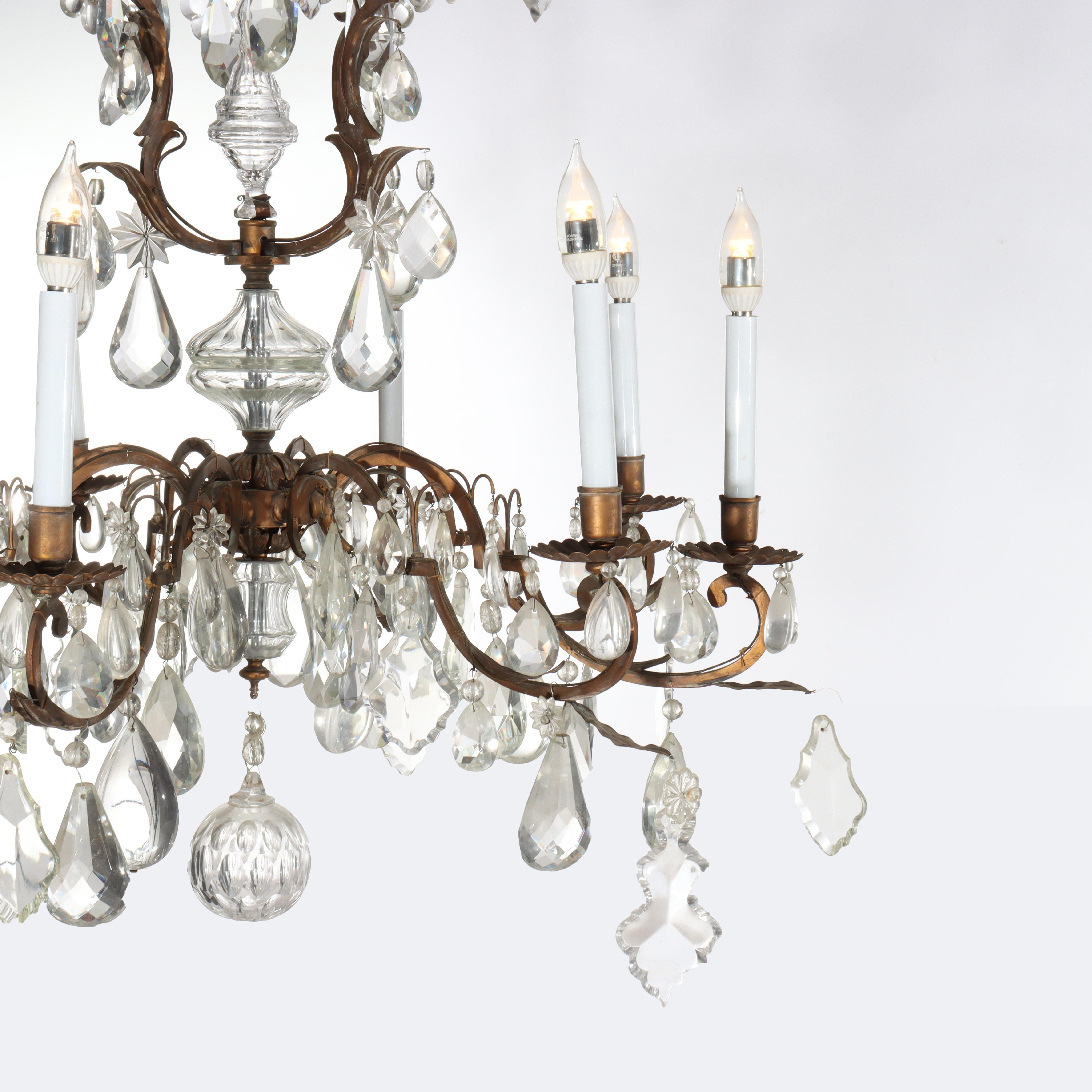 Gran araña antigua francesa de latón y cristal de 8 luces estilo Luis XIV c1930 en venta 4