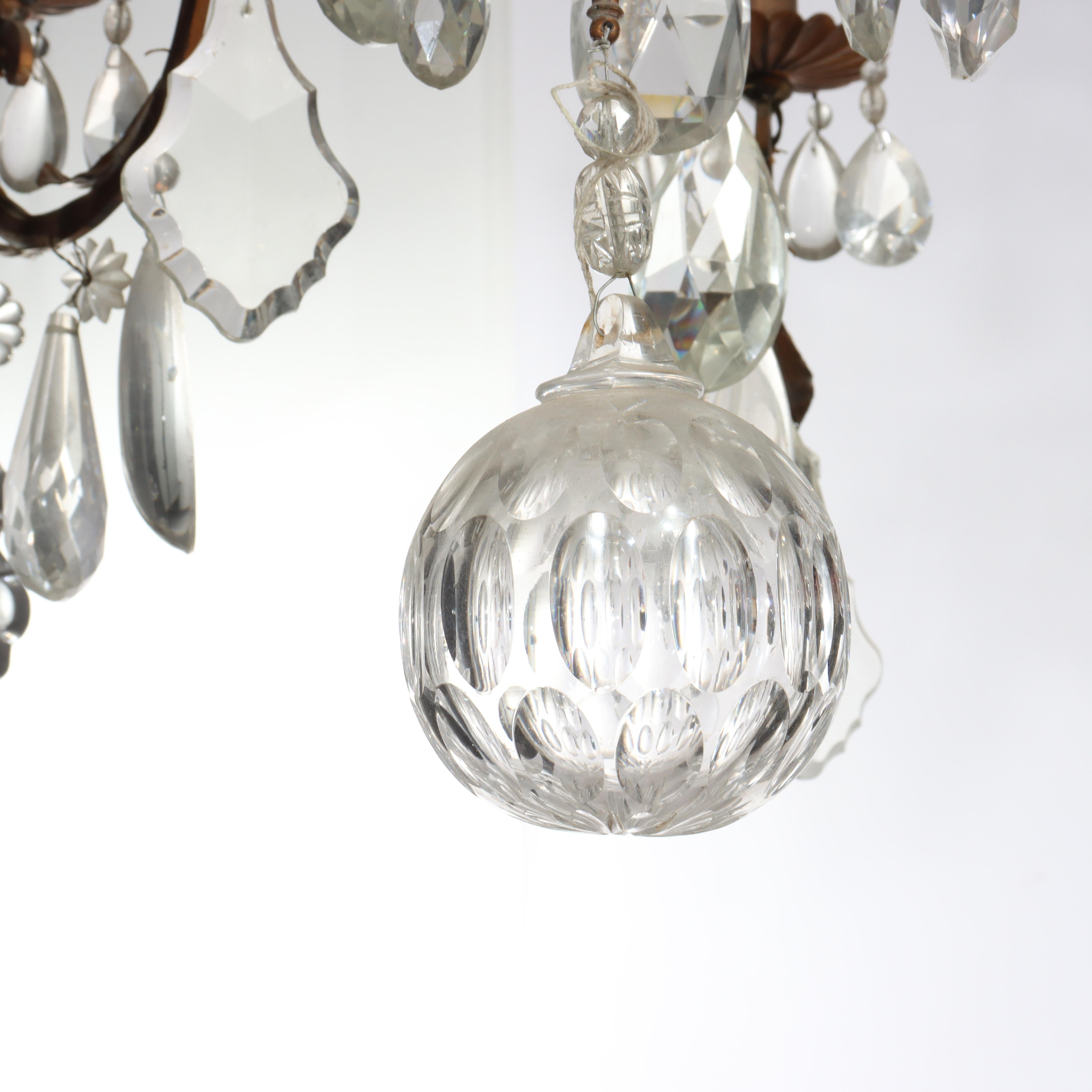 Gran araña antigua francesa de latón y cristal de 8 luces estilo Luis XIV c1930 siglo XX en venta