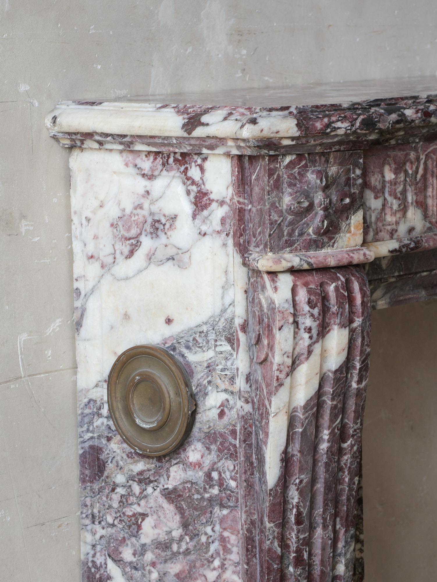 Large Antique French Louis XVI fireplace in Exceptional Fleur de Pêche marble For Sale 1
