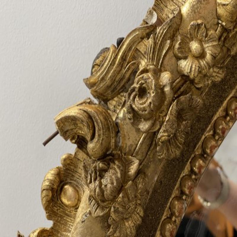 Gran Espejo Francés Antiguo Luis XVI de Madera Dorada, Década de 1890 Hoja de oro en venta