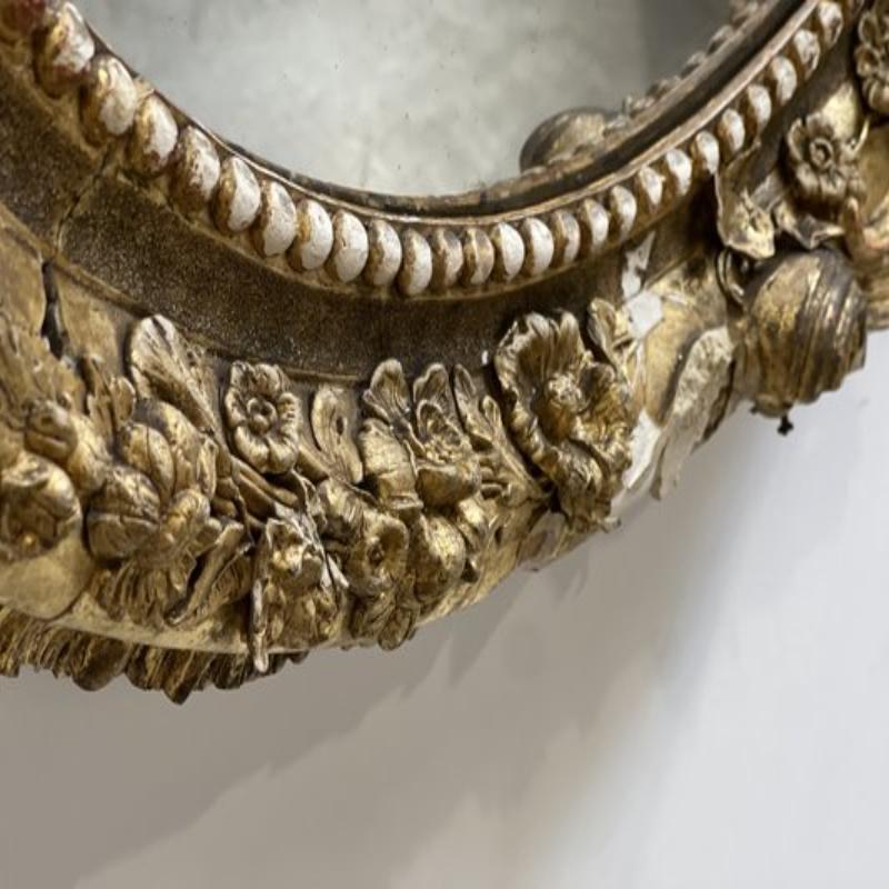 Gran Espejo Francés Antiguo Luis XVI de Madera Dorada, Década de 1890 en venta 2