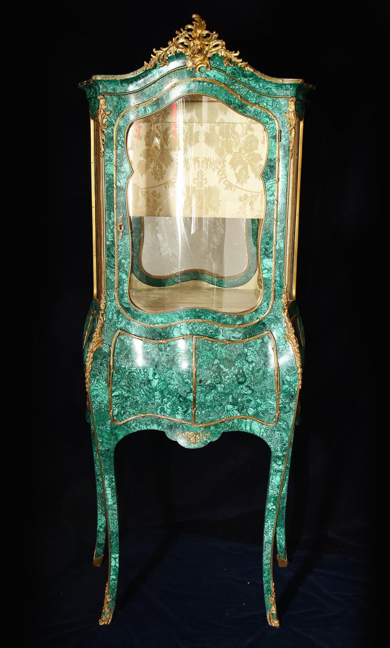 Large Antique French Louis XVI Gilt Bronze-Mounted Malachite Vitrine Cabinet In Good Condition For Sale In New York, NY