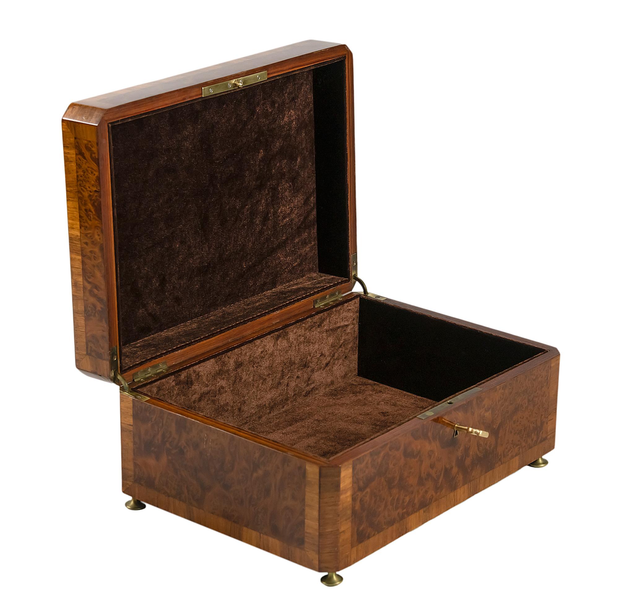 Large Antique French Napoleon III Marquetry Box In Good Condition In Vilnius, LT