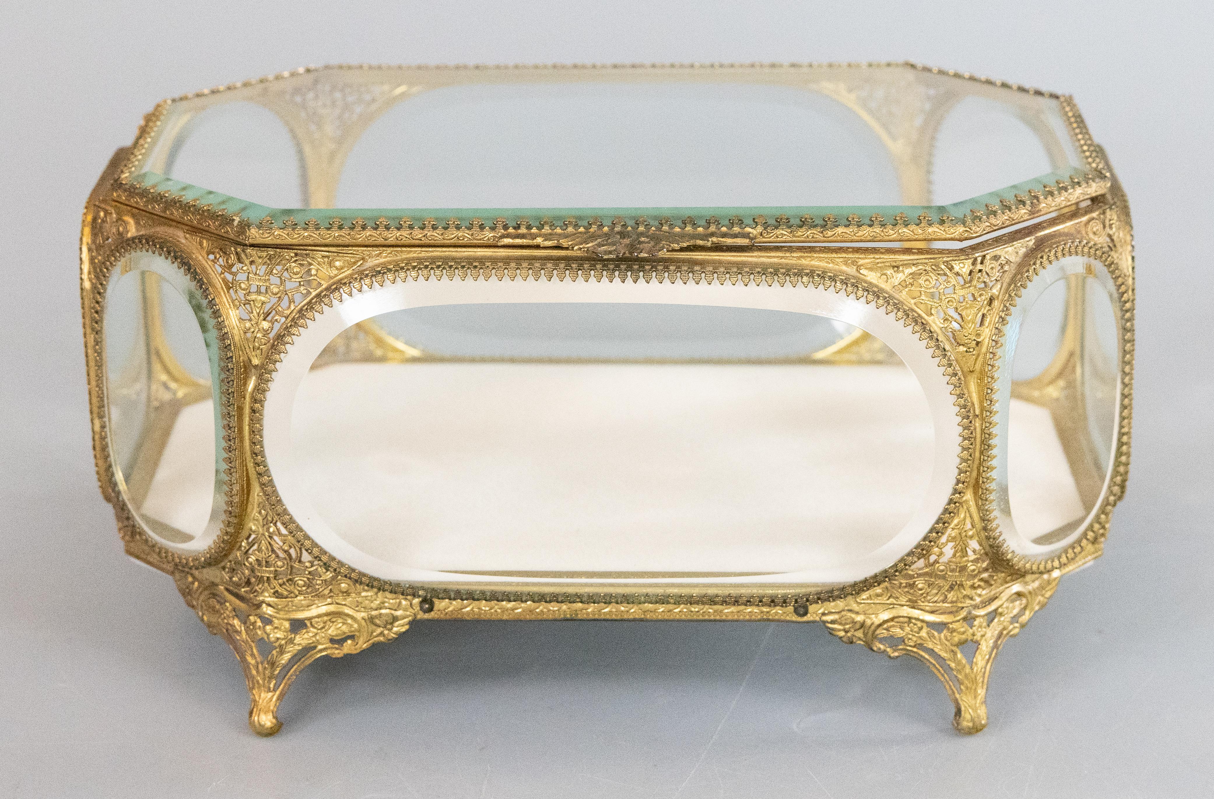 Caja de joyería o tocador grande Antique French Ormolu & Beveled Glass en venta 4