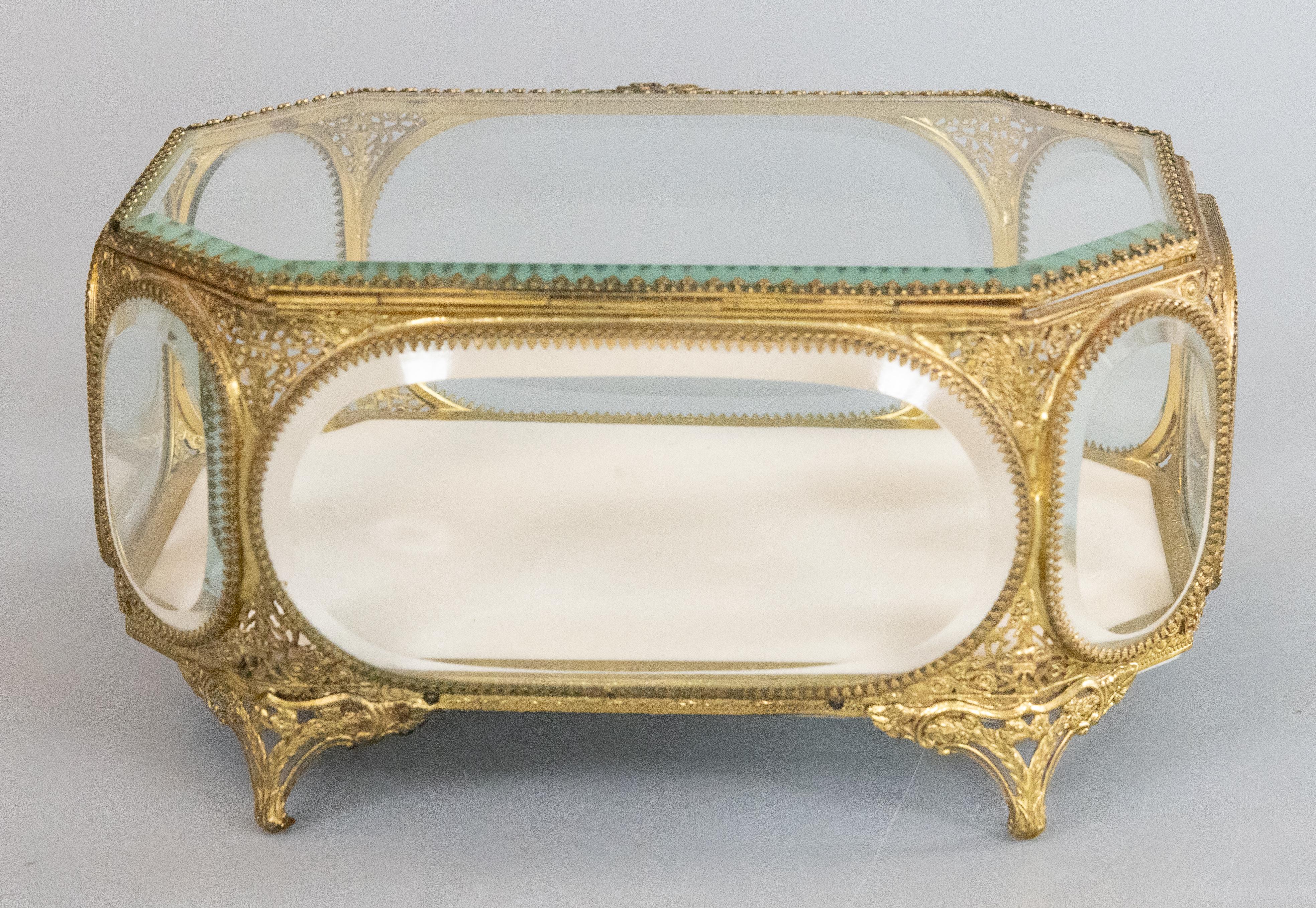 Caja de joyería o tocador grande Antique French Ormolu & Beveled Glass Vidrio en venta