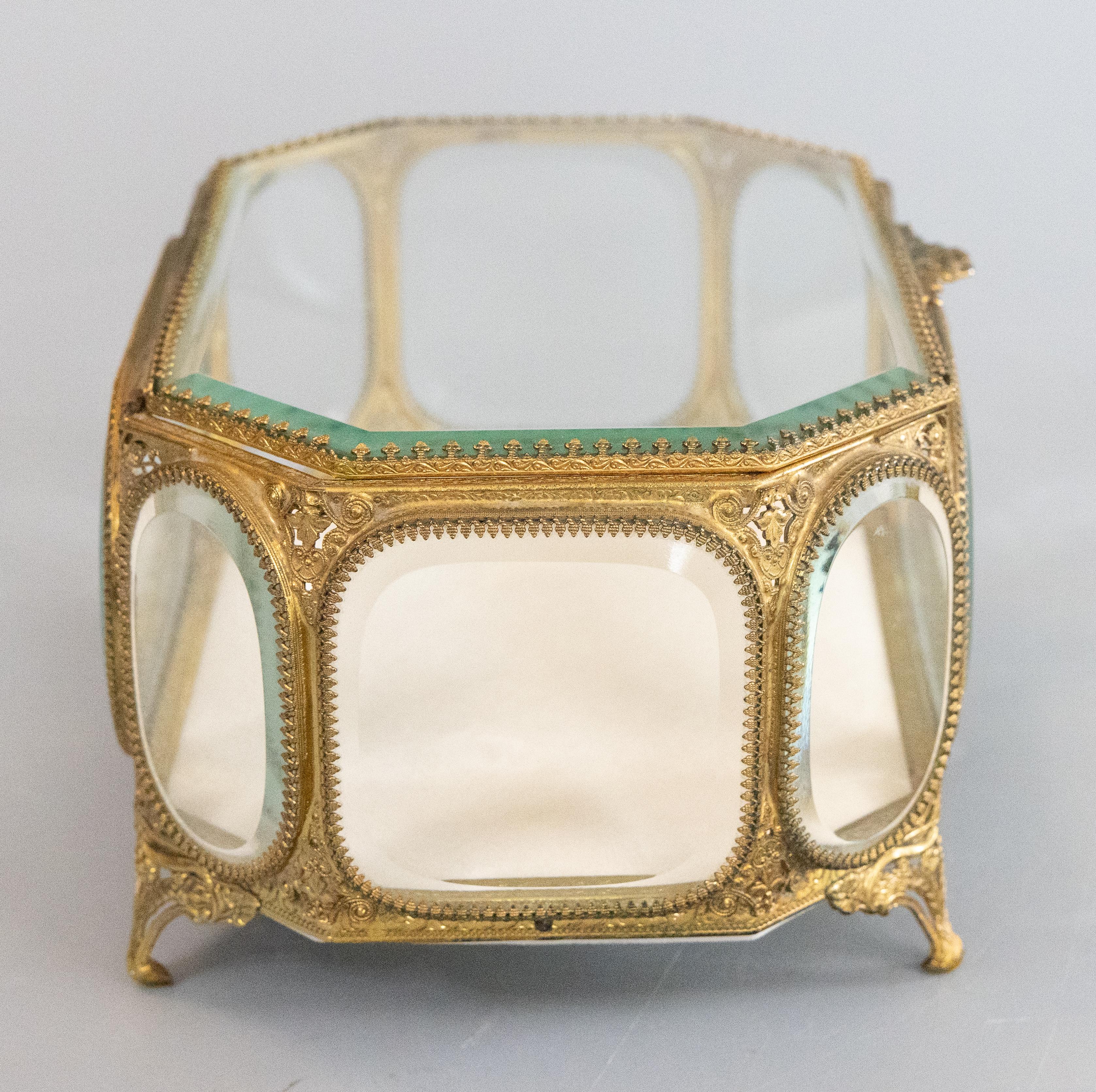Caja de joyería o tocador grande Antique French Ormolu & Beveled Glass en venta 1