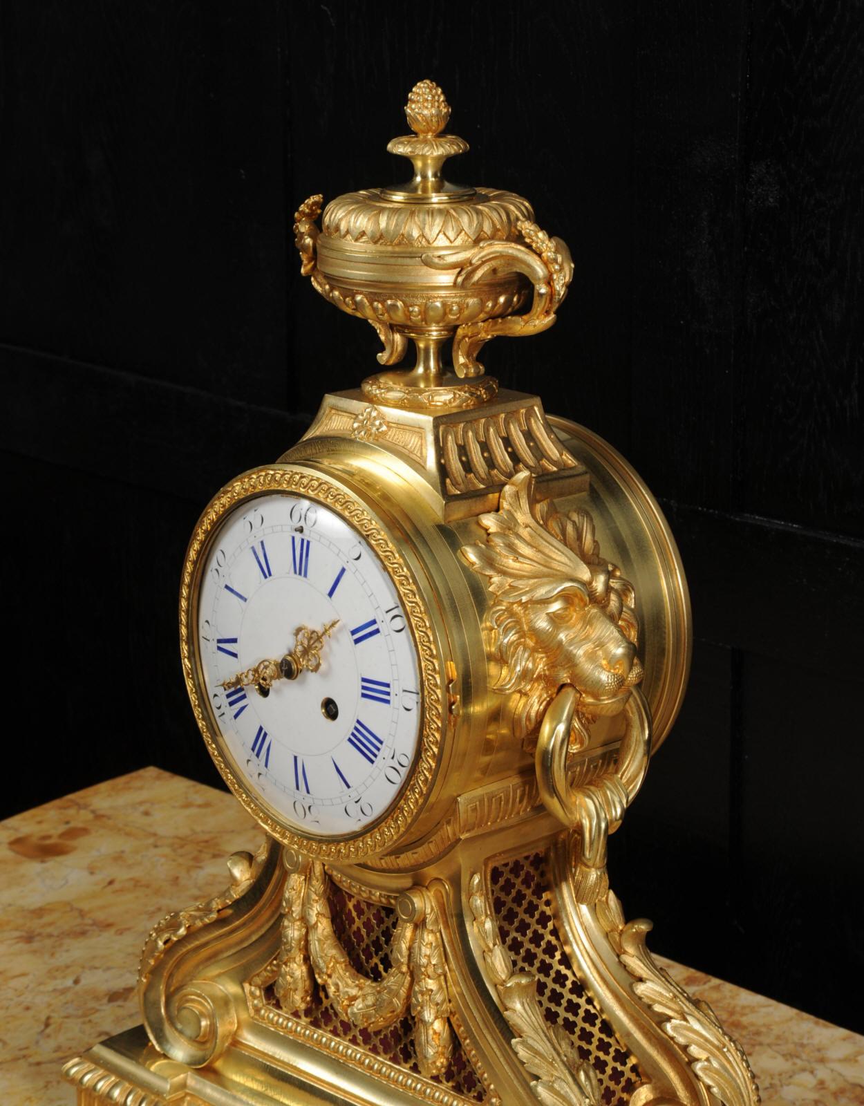 Große antike französische Goldbronze-Trommelkopf-Uhr mit Löwenmasken 7
