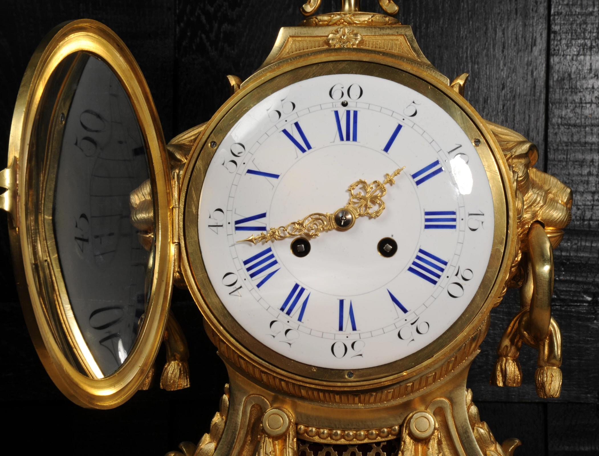 Große antike französische Goldbronze-Trommelkopf-Uhr mit Löwenmasken 10
